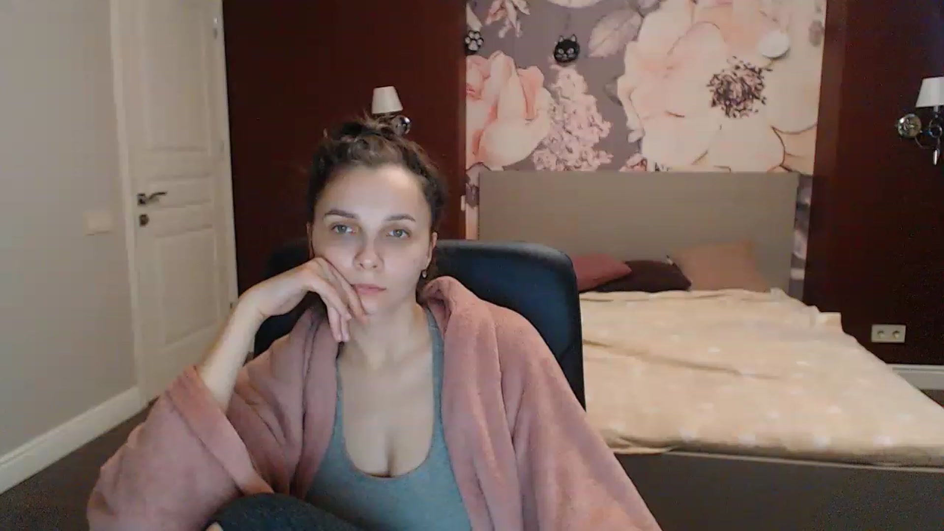 Gallery image thumbnail from Karina_Mils's myfreecams stream on, 04/20/2023, 10:59 image 6 of 20