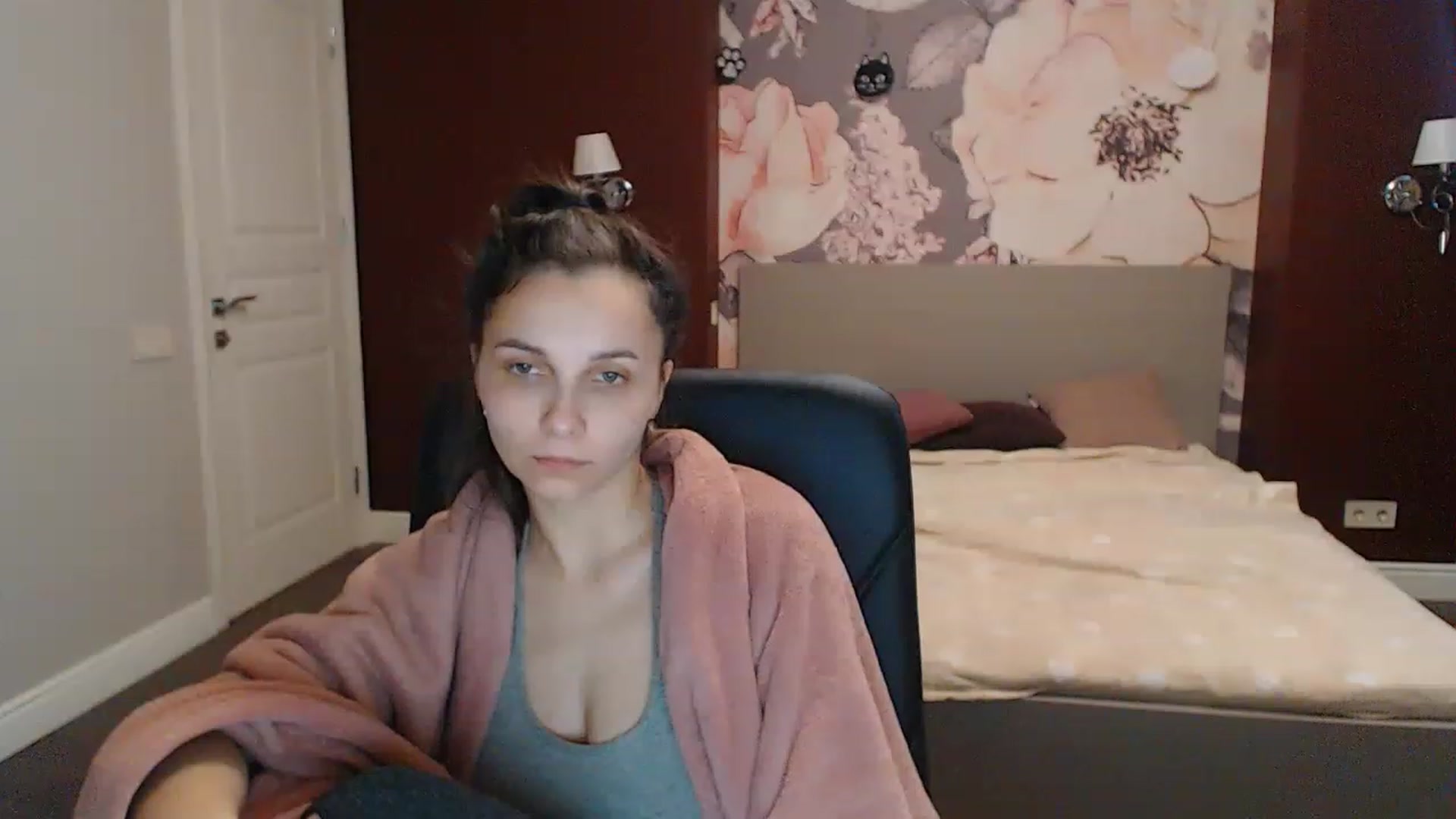 Gallery image thumbnail from Karina_Mils's myfreecams stream on, 04/20/2023, 10:59 image 14 of 20