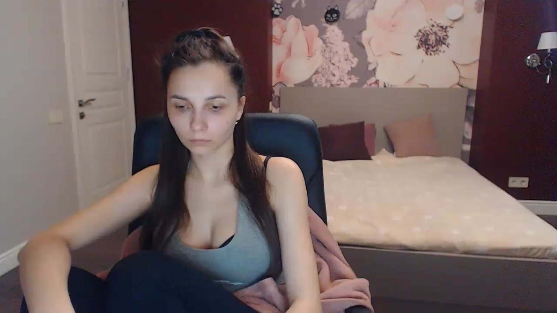 Gallery image thumbnail from Karina_Mils's myfreecams stream on, 04/21/2023, 10:09 image 12 of 20