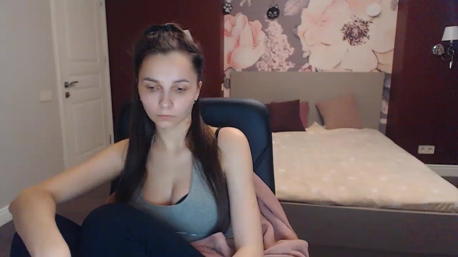 Gallery image thumbnail from Karina_Mils's myfreecams stream on, 04/21/2023, 10:09 image 8 of 20