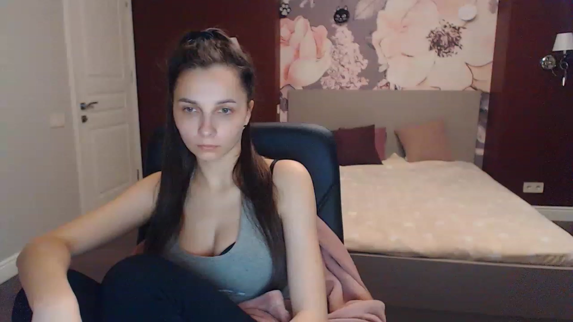 Gallery image thumbnail from Karina_Mils's myfreecams stream on, 04/21/2023, 10:09 image 6 of 20
