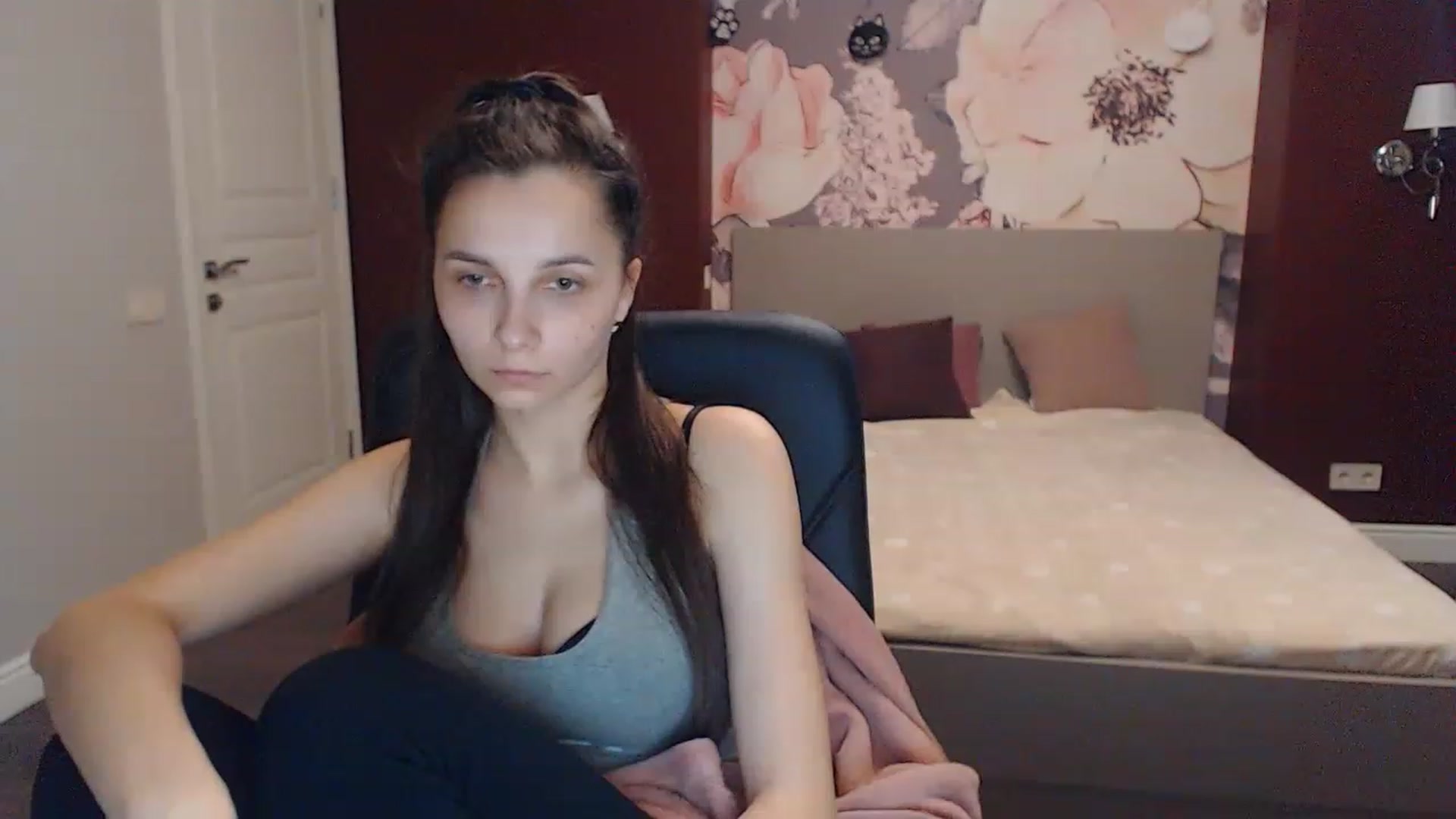 Gallery image thumbnail from Karina_Mils's myfreecams stream on, 04/21/2023, 10:09 image 7 of 20