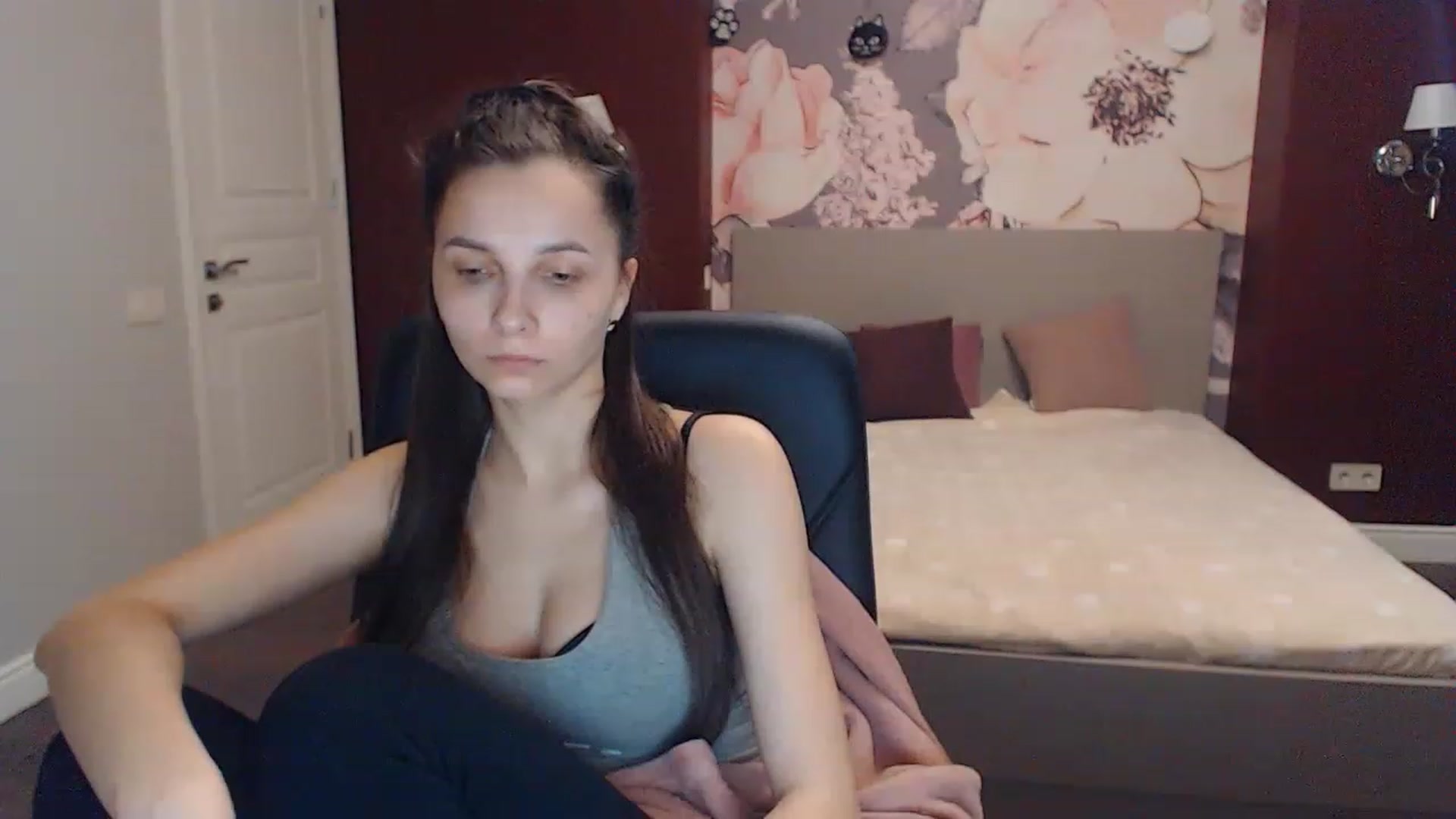 Gallery image thumbnail from Karina_Mils's myfreecams stream on, 04/21/2023, 10:09 image 10 of 20