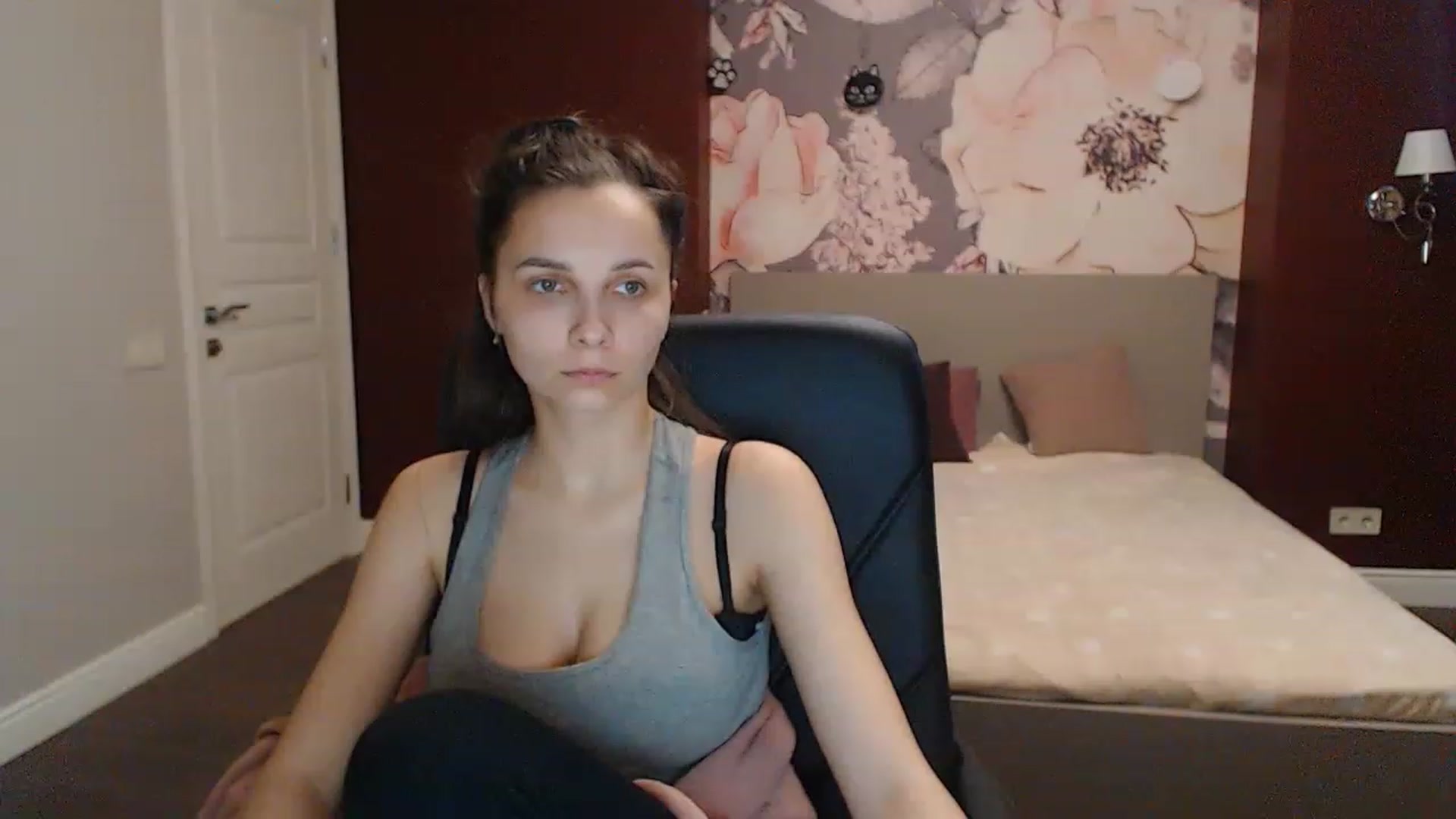 Gallery image thumbnail from Karina_Mils's myfreecams stream on, 04/21/2023, 10:09 image 19 of 20
