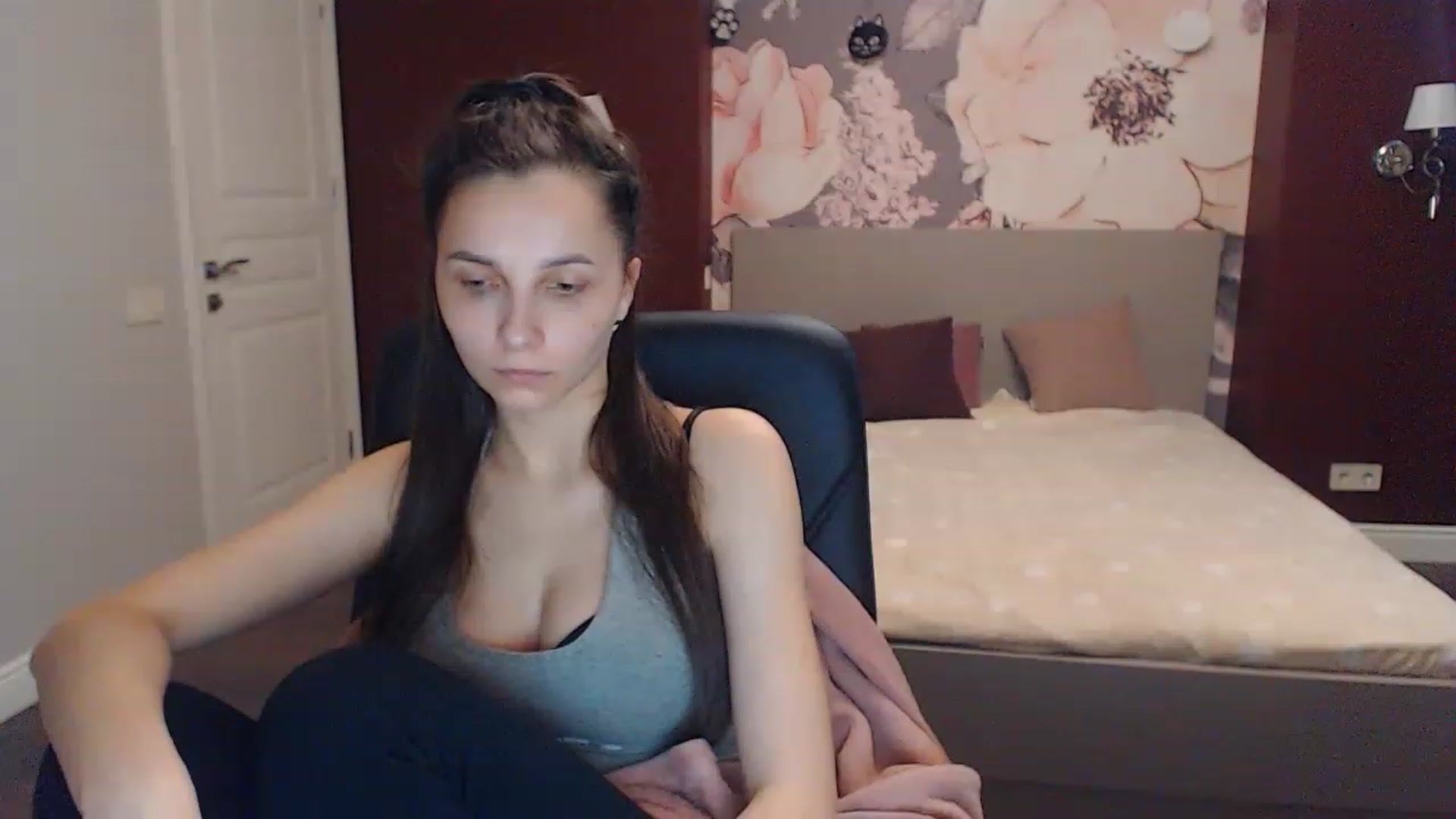Gallery image thumbnail from Karina_Mils's myfreecams stream on, 04/21/2023, 10:09 image 9 of 20