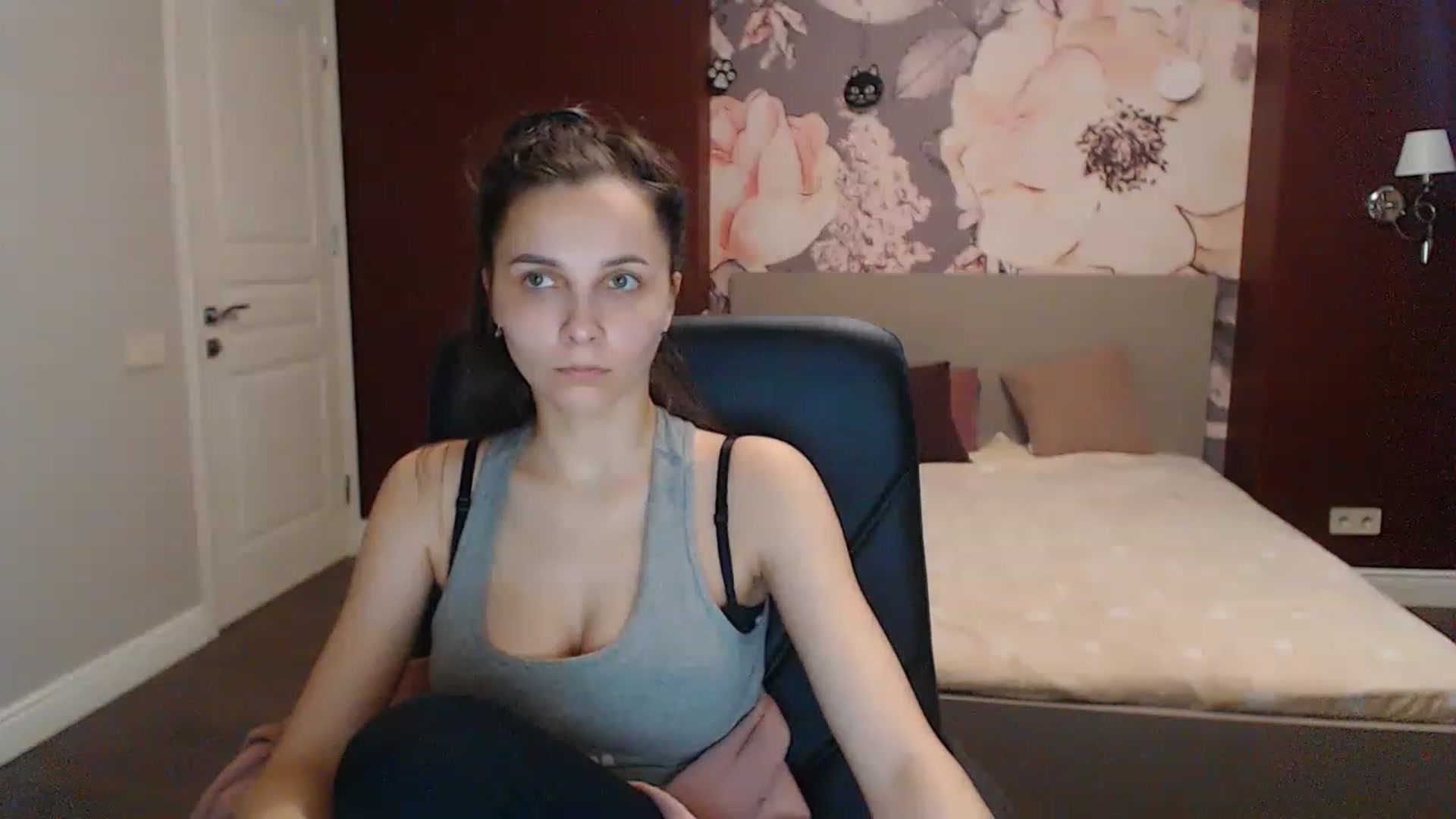 Gallery image thumbnail from Karina_Mils's myfreecams stream on, 04/21/2023, 10:09 image 15 of 20