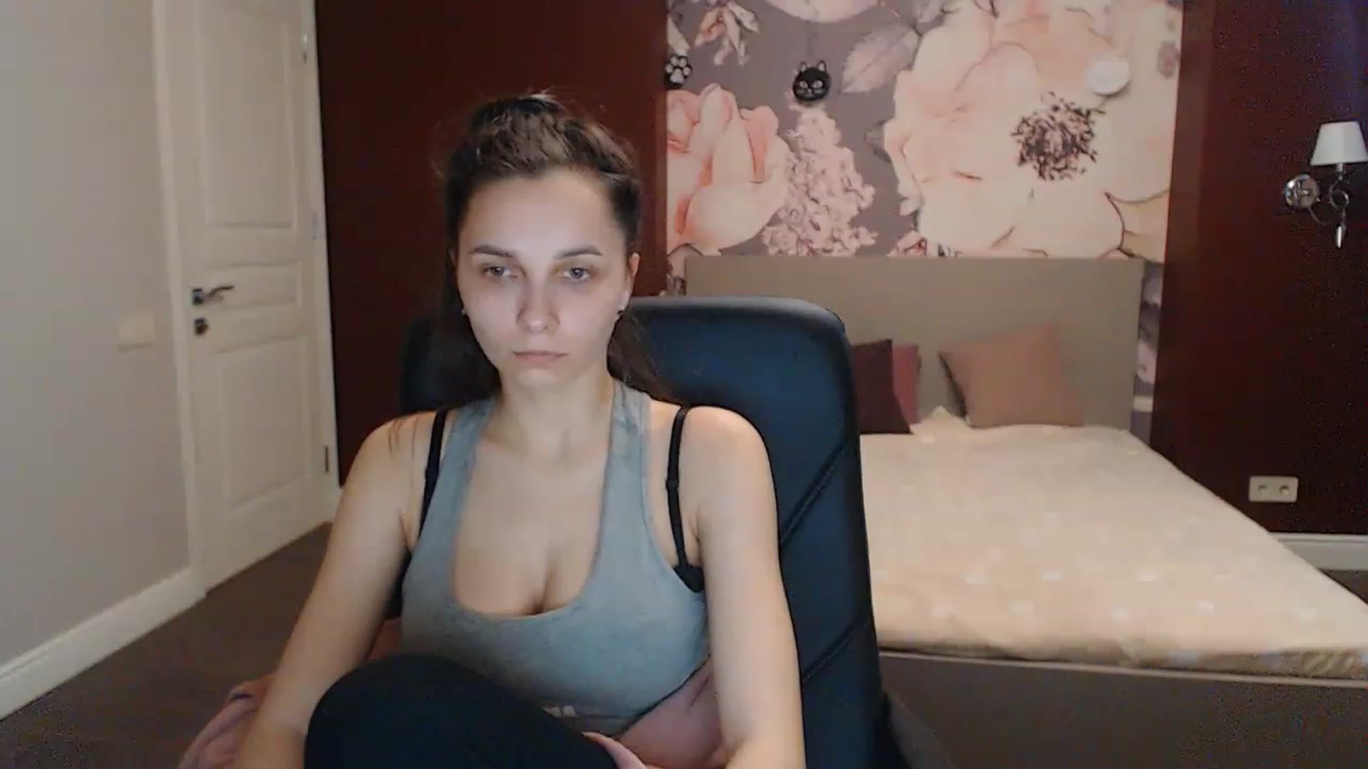 Gallery image thumbnail from Karina_Mils's myfreecams stream on, 04/21/2023, 10:09 image 14 of 20