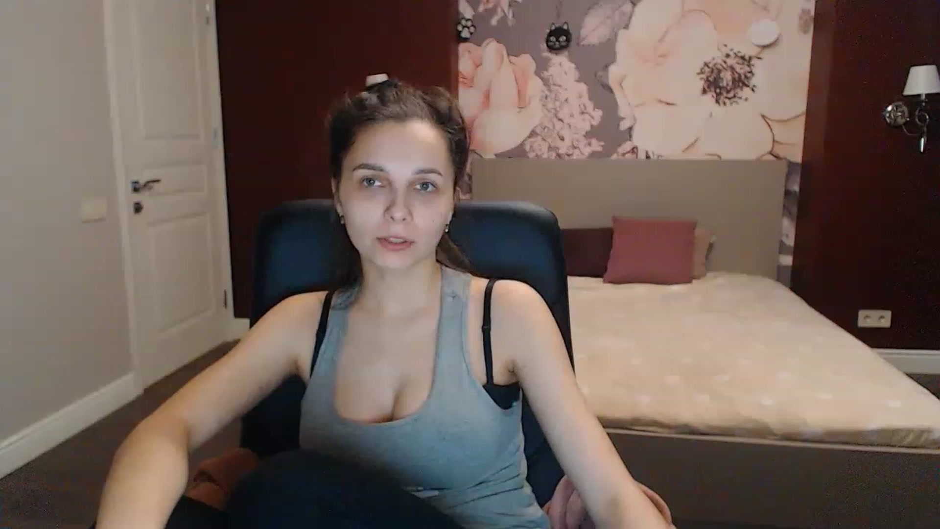 Gallery image thumbnail from Karina_Mils's myfreecams stream on, 04/21/2023, 16:06 image 8 of 20