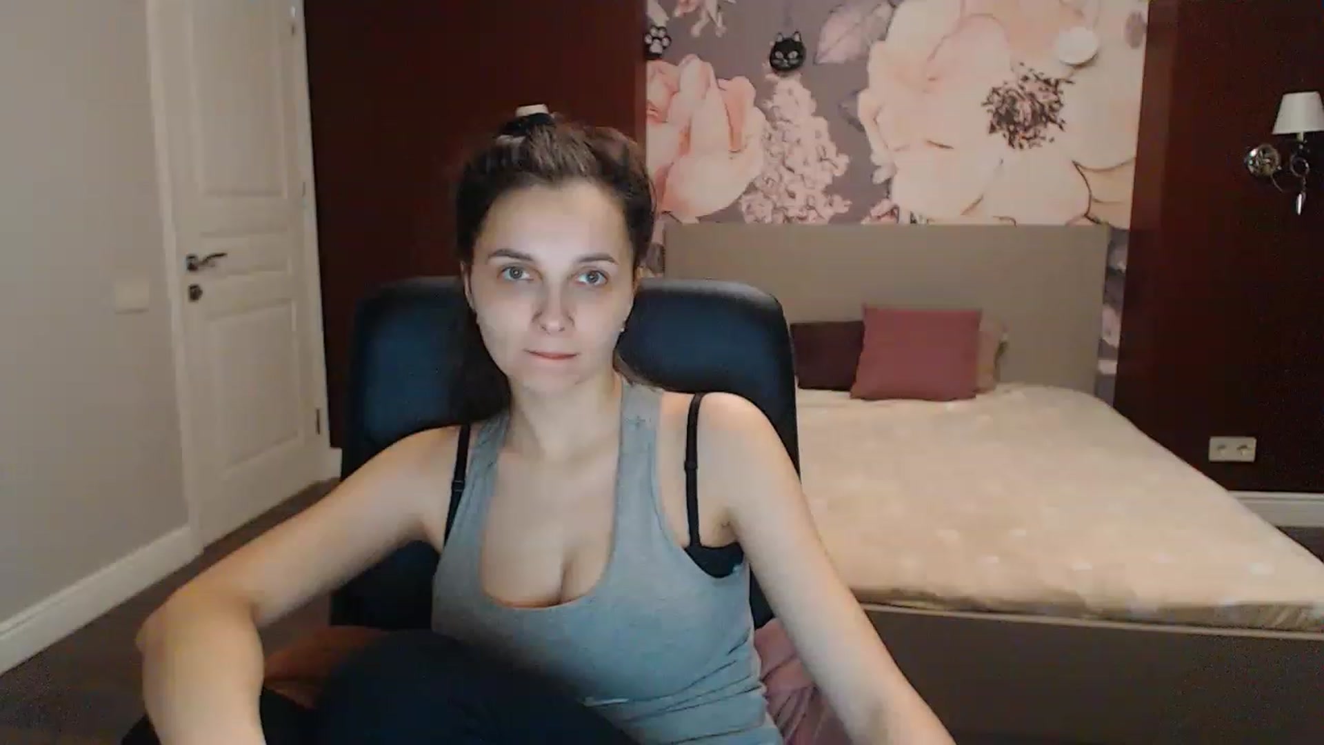 Gallery image thumbnail from Karina_Mils's myfreecams stream on, 04/21/2023, 16:06 image 14 of 20