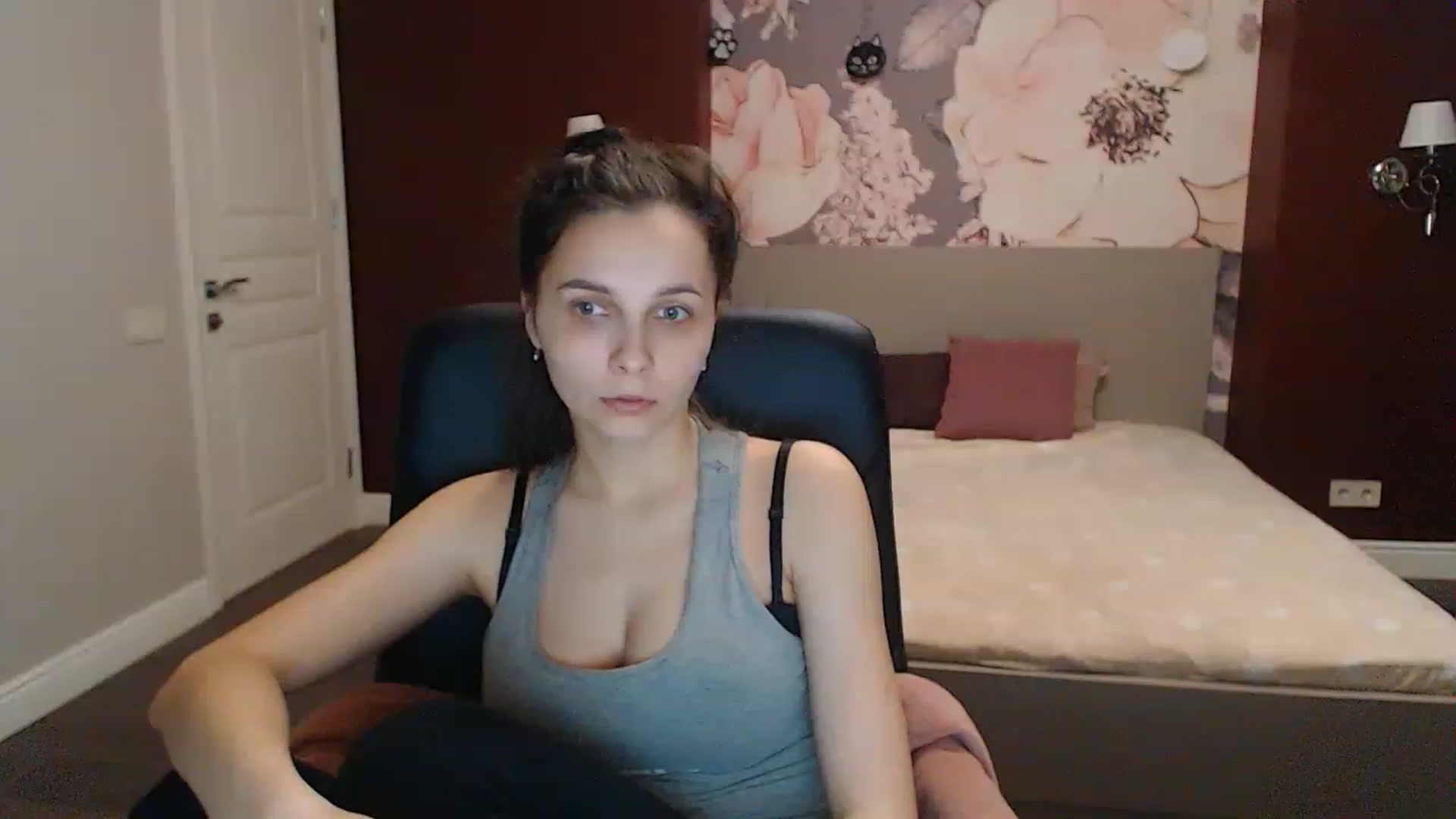 Gallery image thumbnail from Karina_Mils's myfreecams stream on, 04/21/2023, 16:06 image 15 of 20