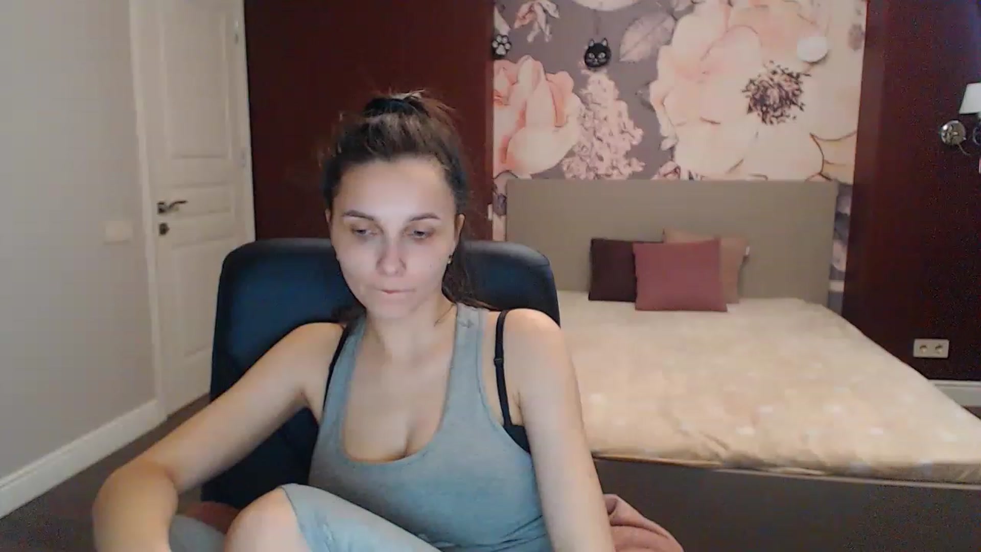 Gallery image thumbnail from Karina_Mils's myfreecams stream on, 04/22/2023, 14:53 image 3 of 20