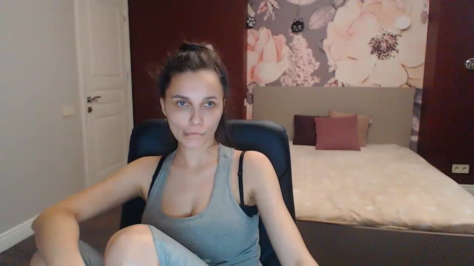 Gallery image thumbnail from Karina_Mils's myfreecams stream on, 04/22/2023, 14:53 image 18 of 20