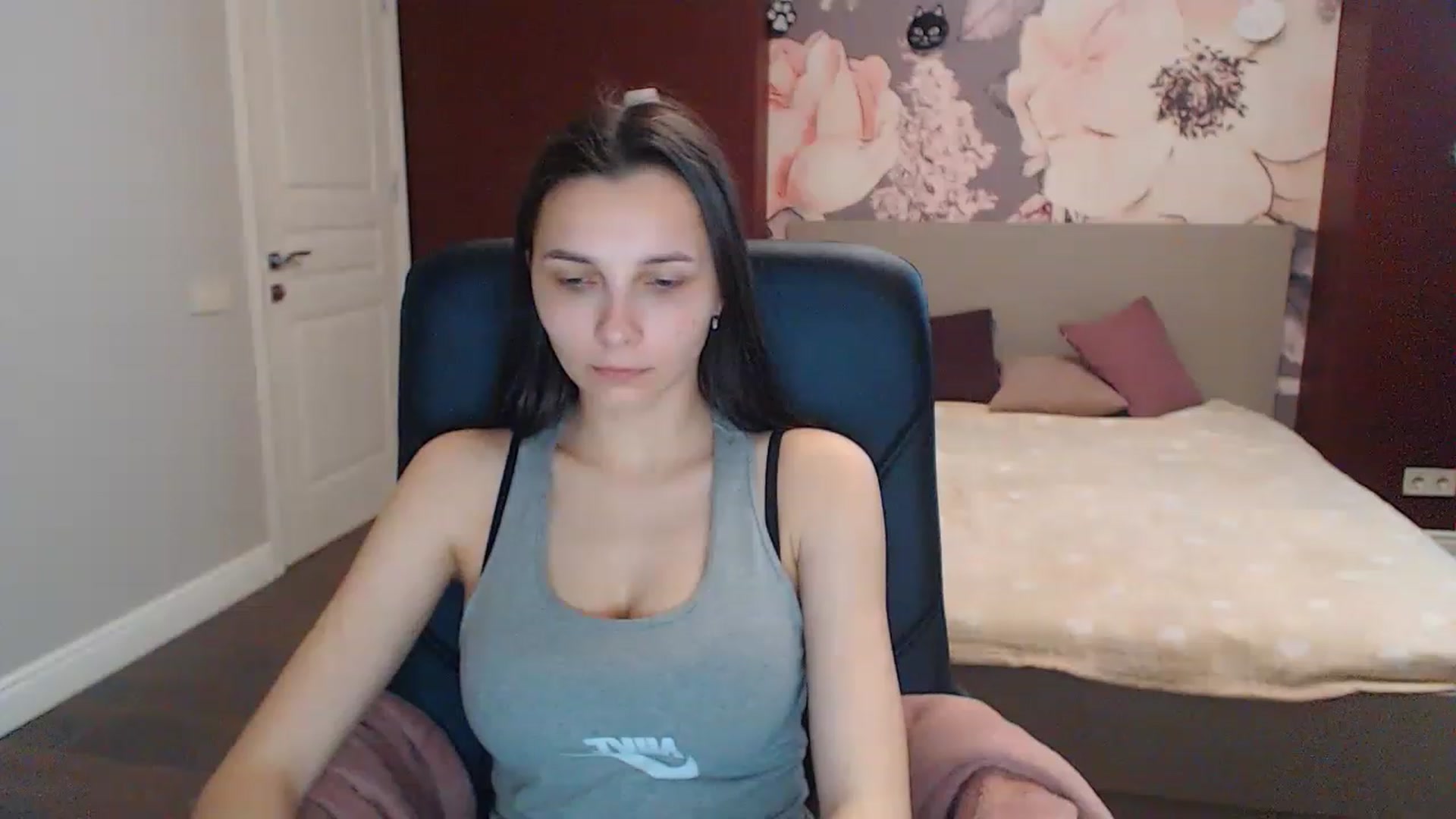 Gallery image thumbnail from Karina_Mils's myfreecams stream on, 04/26/2023, 11:03 image 14 of 20