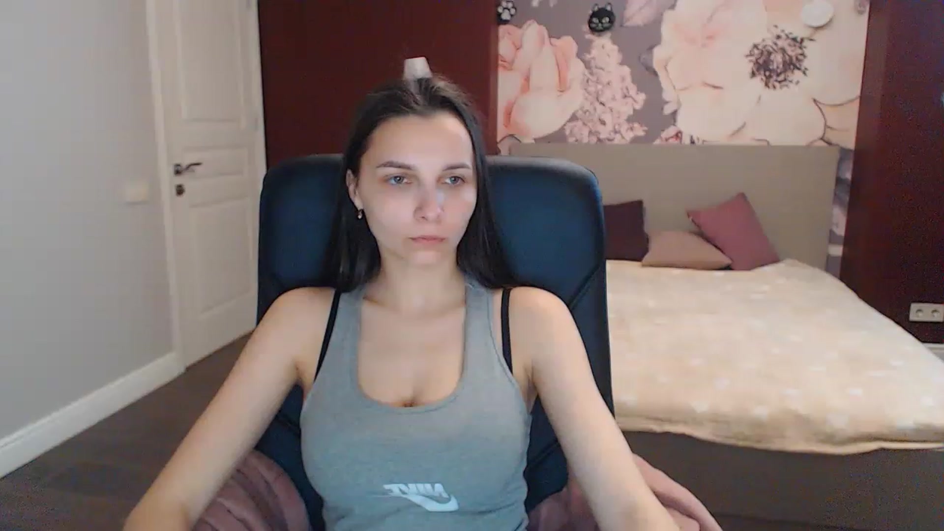 Gallery image thumbnail from Karina_Mils's myfreecams stream on, 04/26/2023, 11:03 image 16 of 20