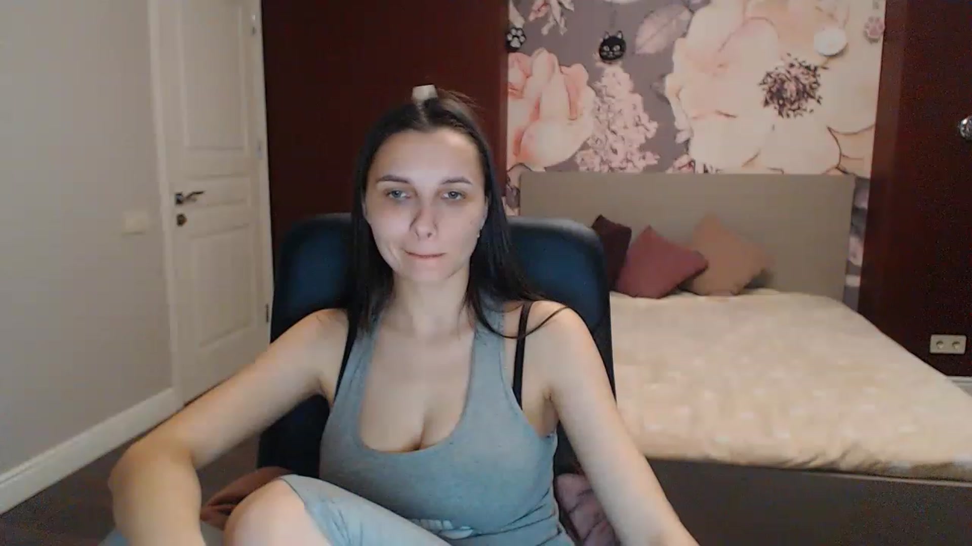Gallery image thumbnail from Karina_Mils's myfreecams stream on, 04/27/2023, 08:01 image 17 of 20