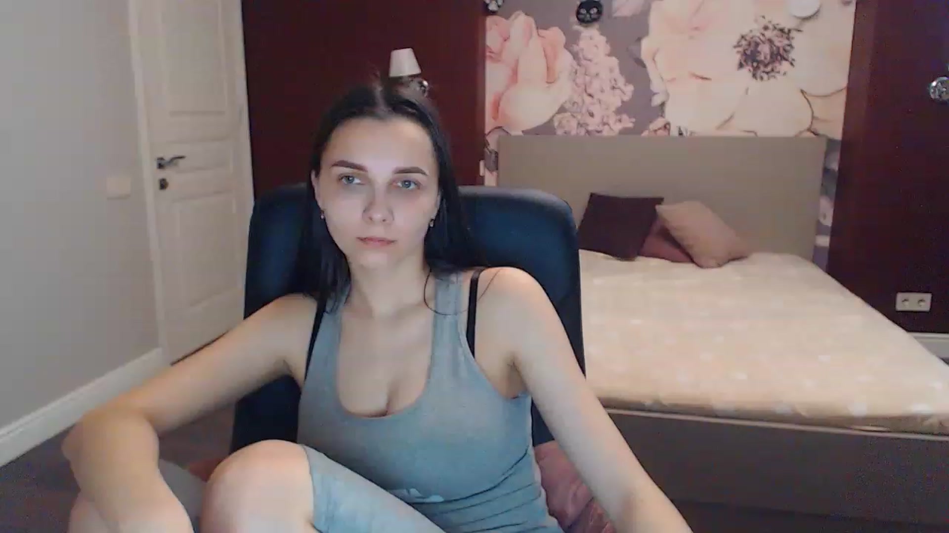 Gallery image thumbnail from Karina_Mils's myfreecams stream on, 04/28/2023, 10:36 image 11 of 20