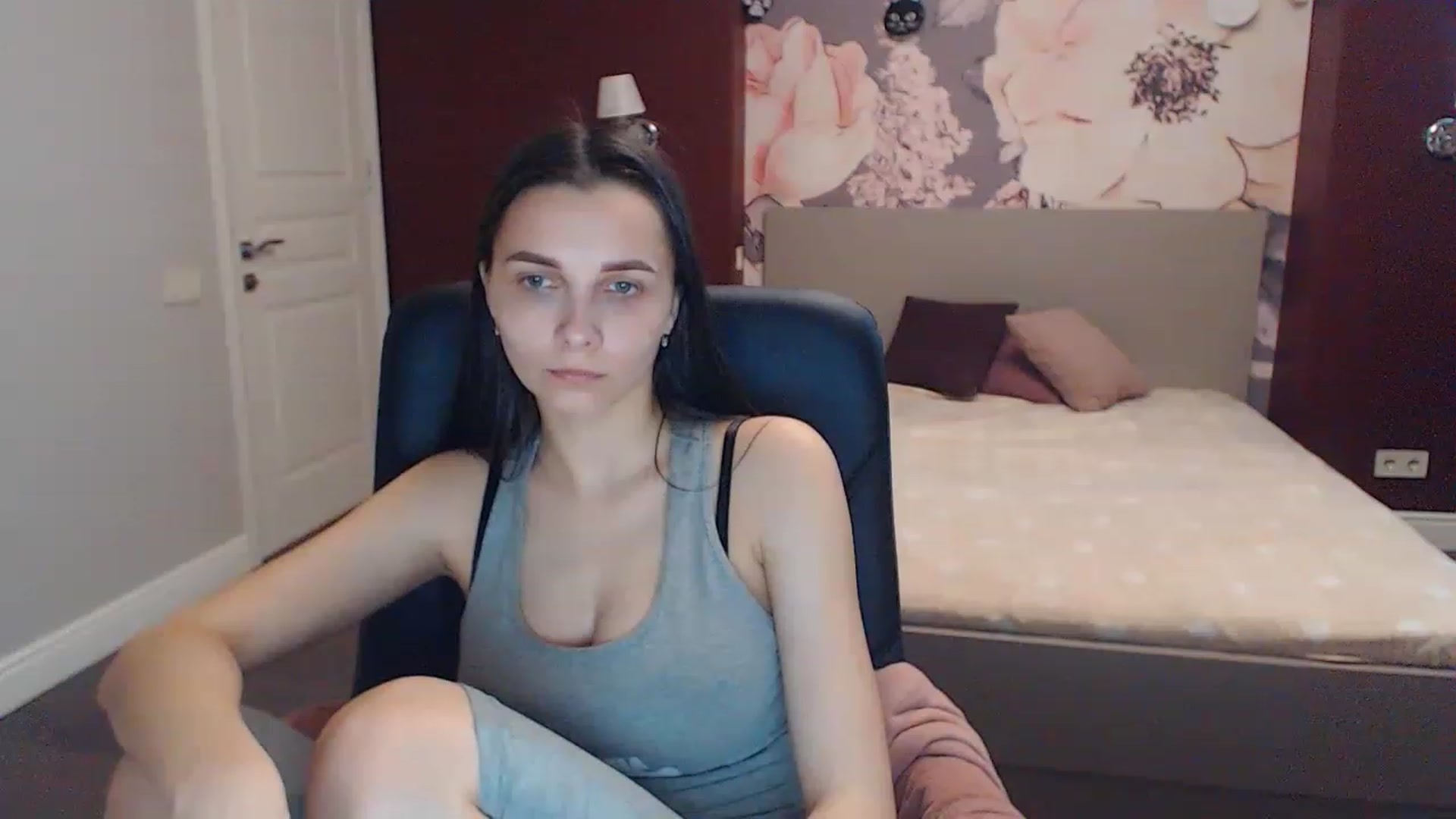 Gallery image thumbnail from Karina_Mils's myfreecams stream on, 04/28/2023, 10:36 image 12 of 20