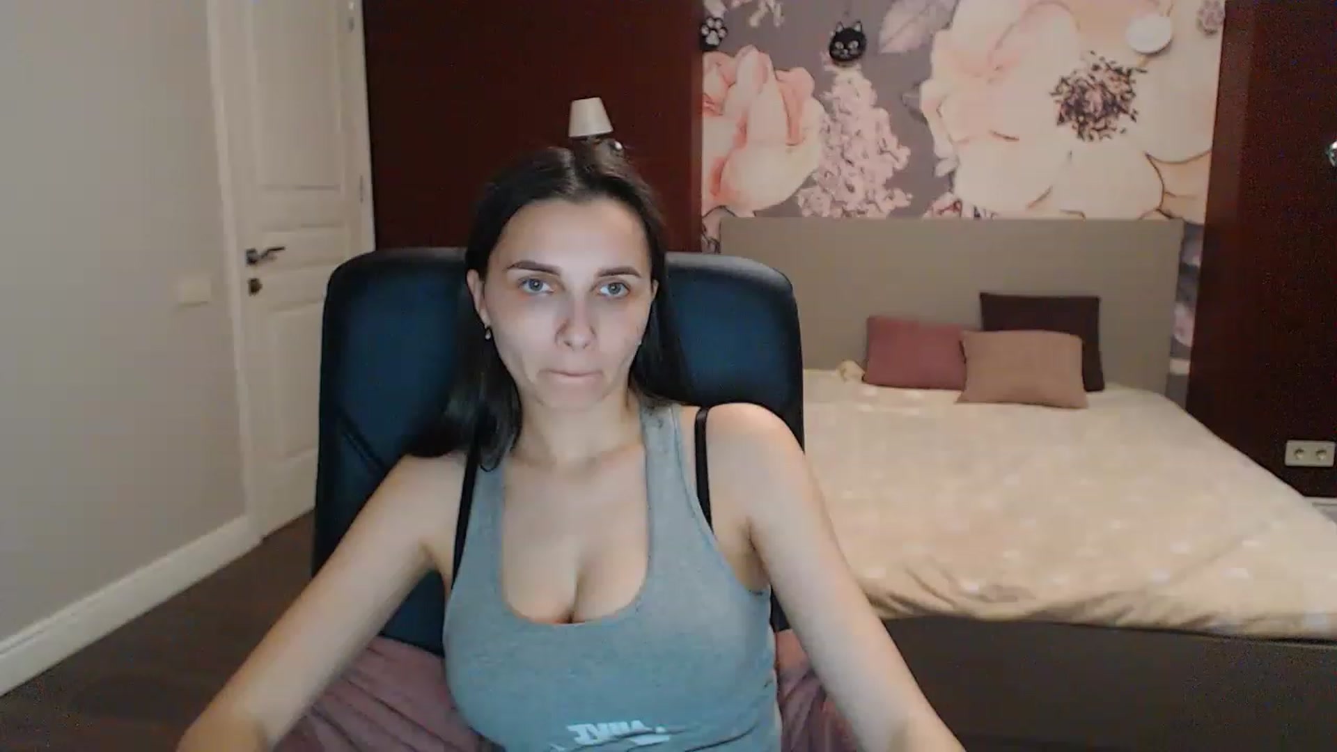 Gallery image thumbnail from Karina_Mils's myfreecams stream on, 04/29/2023, 16:17 image 7 of 20