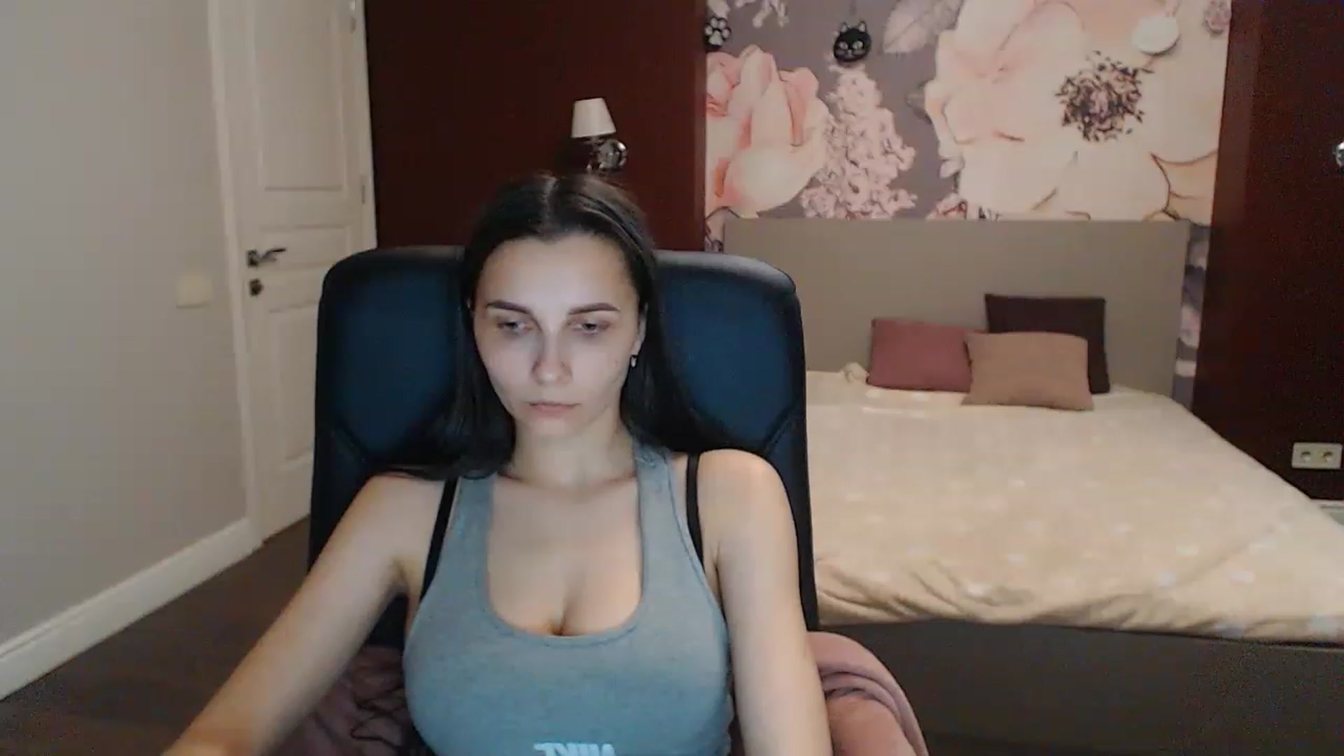 Gallery image thumbnail from Karina_Mils's myfreecams stream on, 04/29/2023, 16:17 image 9 of 20