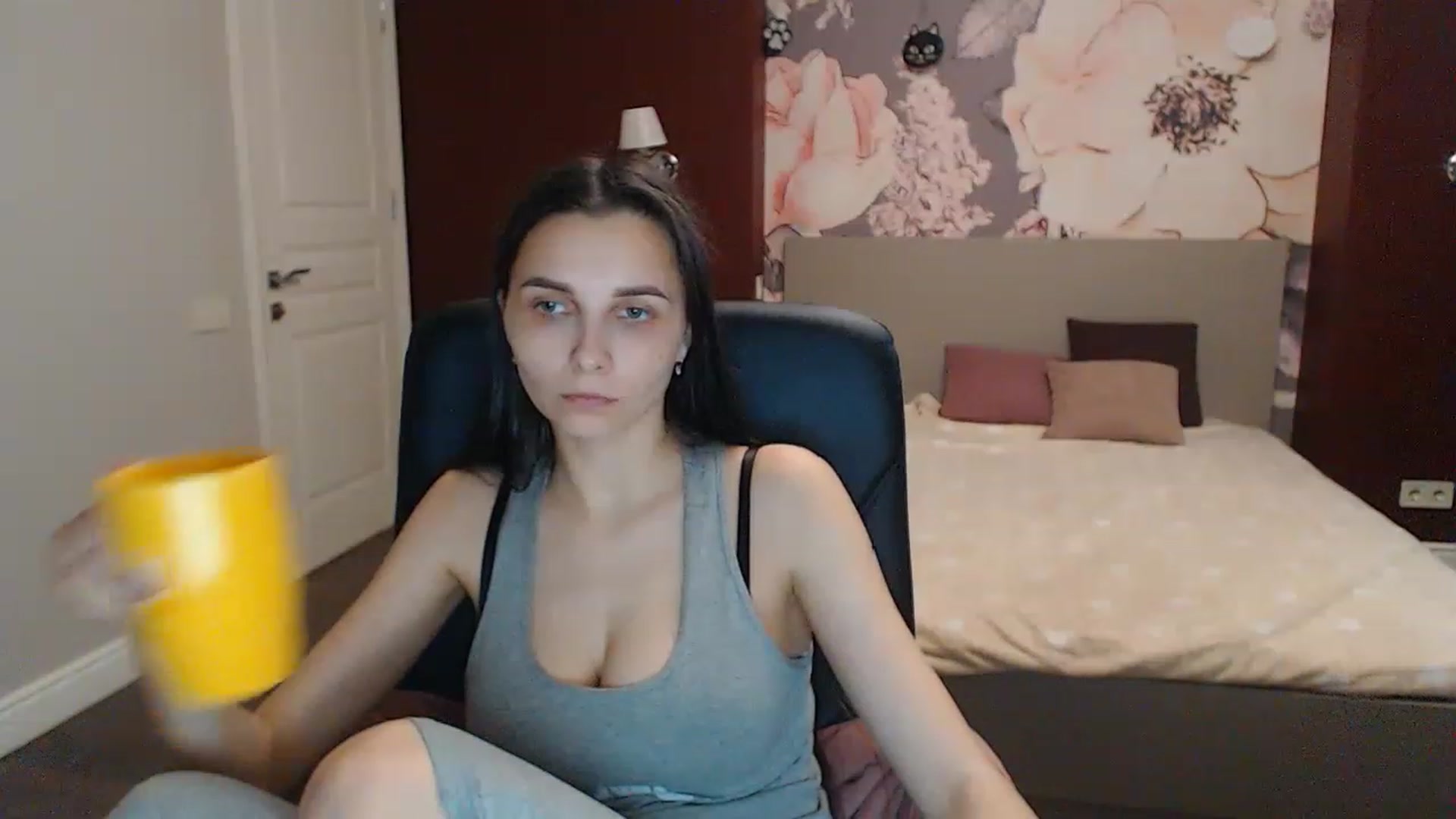 Gallery image thumbnail from Karina_Mils's myfreecams stream on, 04/29/2023, 16:17 image 4 of 20