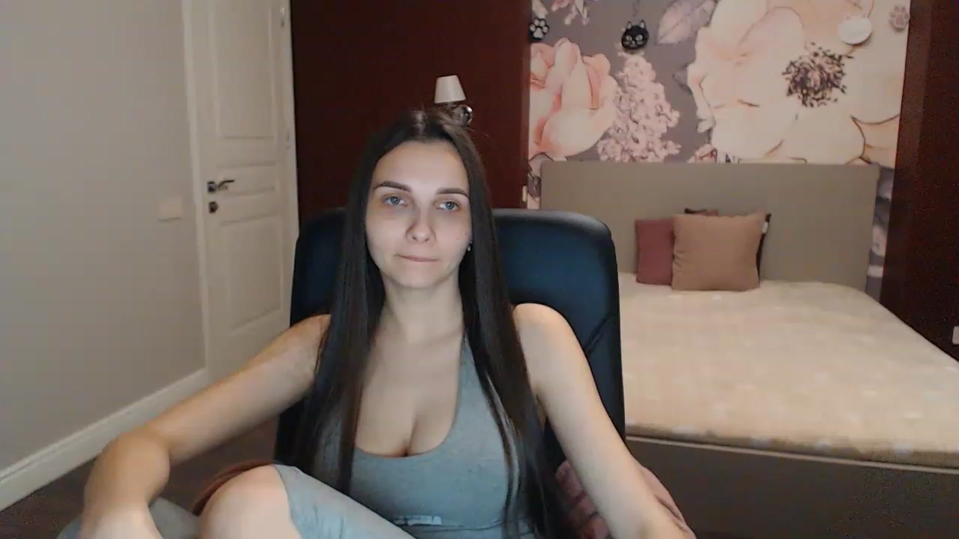 Gallery image thumbnail from Karina_Mils's myfreecams stream on, 04/30/2023, 14:05 image 5 of 20