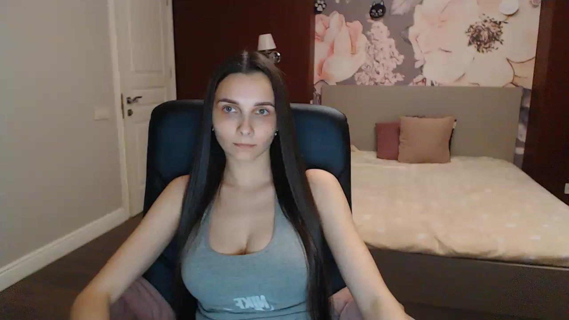 Gallery image thumbnail from Karina_Mils's myfreecams stream on, 04/30/2023, 17:12 image 17 of 20