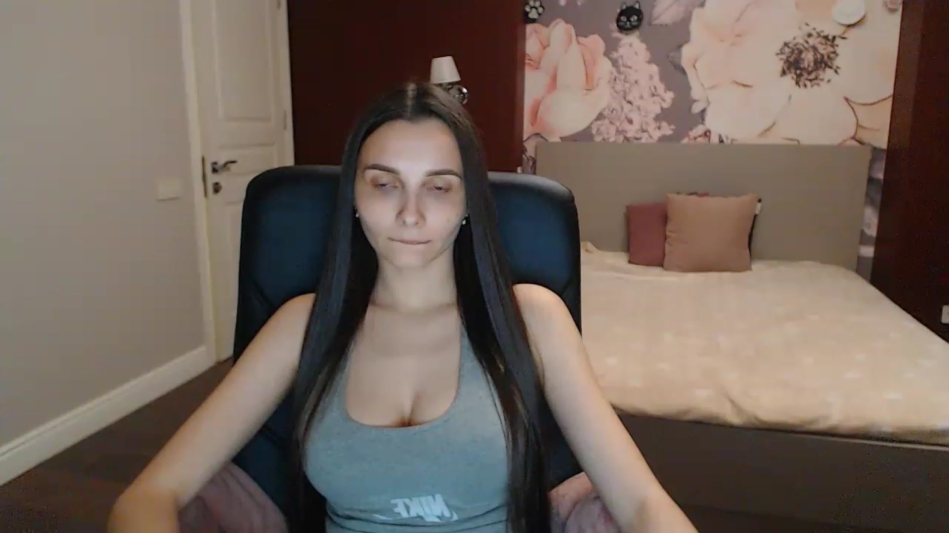 Gallery image thumbnail from Karina_Mils's myfreecams stream on, 04/30/2023, 17:12 image 15 of 20