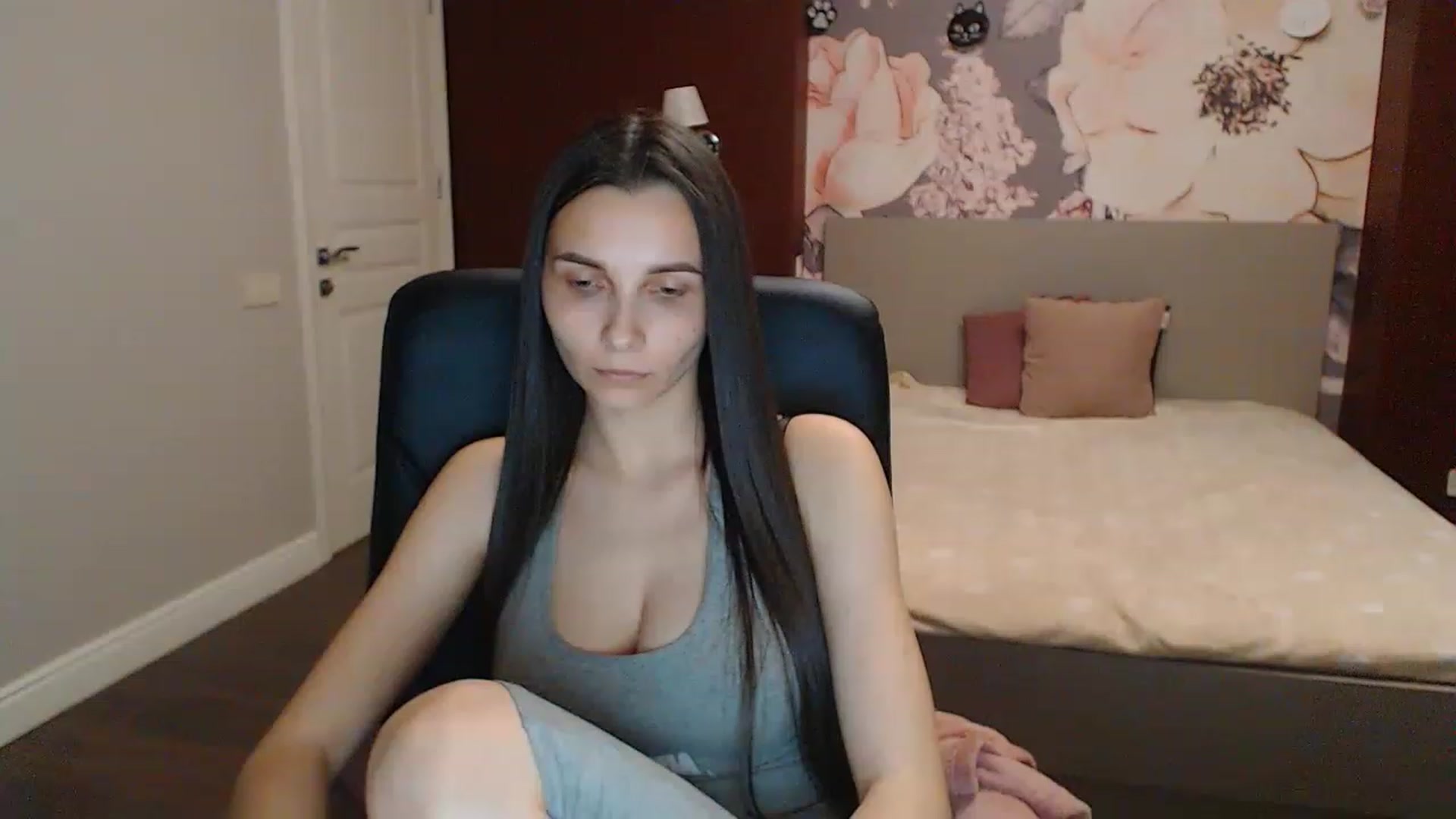 Gallery image thumbnail from Karina_Mils's myfreecams stream on, 04/30/2023, 17:12 image 10 of 20