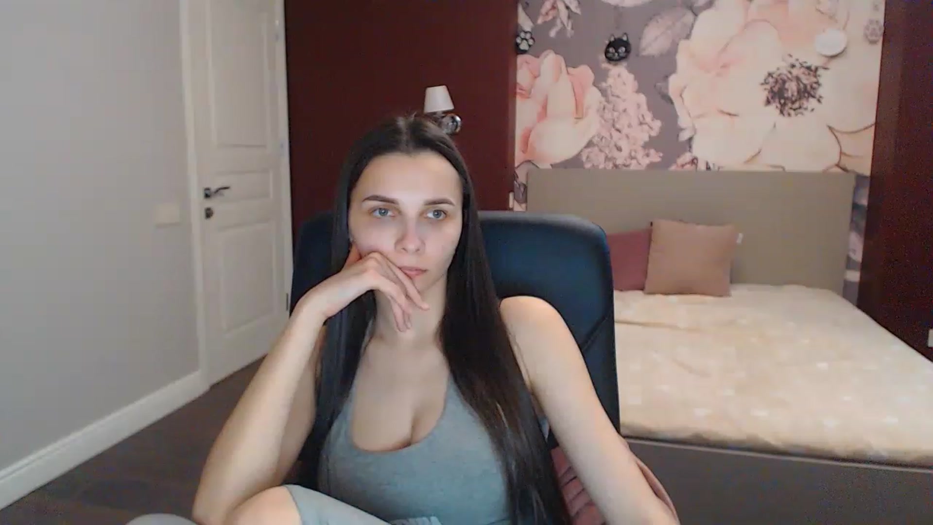 Gallery image thumbnail from Karina_Mils's myfreecams stream on, 05/01/2023, 10:09 image 9 of 20