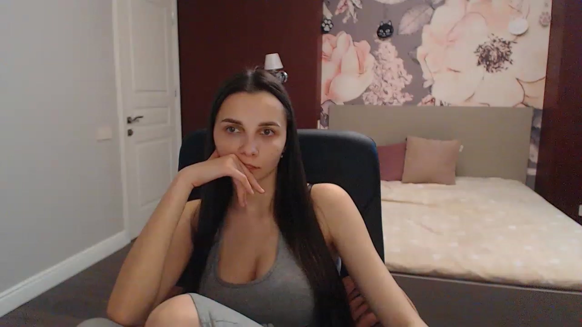Gallery image thumbnail from Karina_Mils's myfreecams stream on, 05/01/2023, 10:09 image 6 of 20