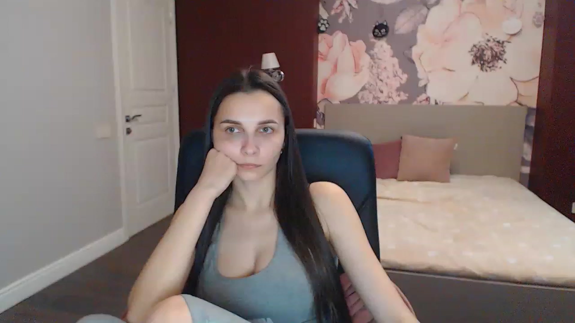 Gallery image thumbnail from Karina_Mils's myfreecams stream on, 05/01/2023, 10:09 image 7 of 20