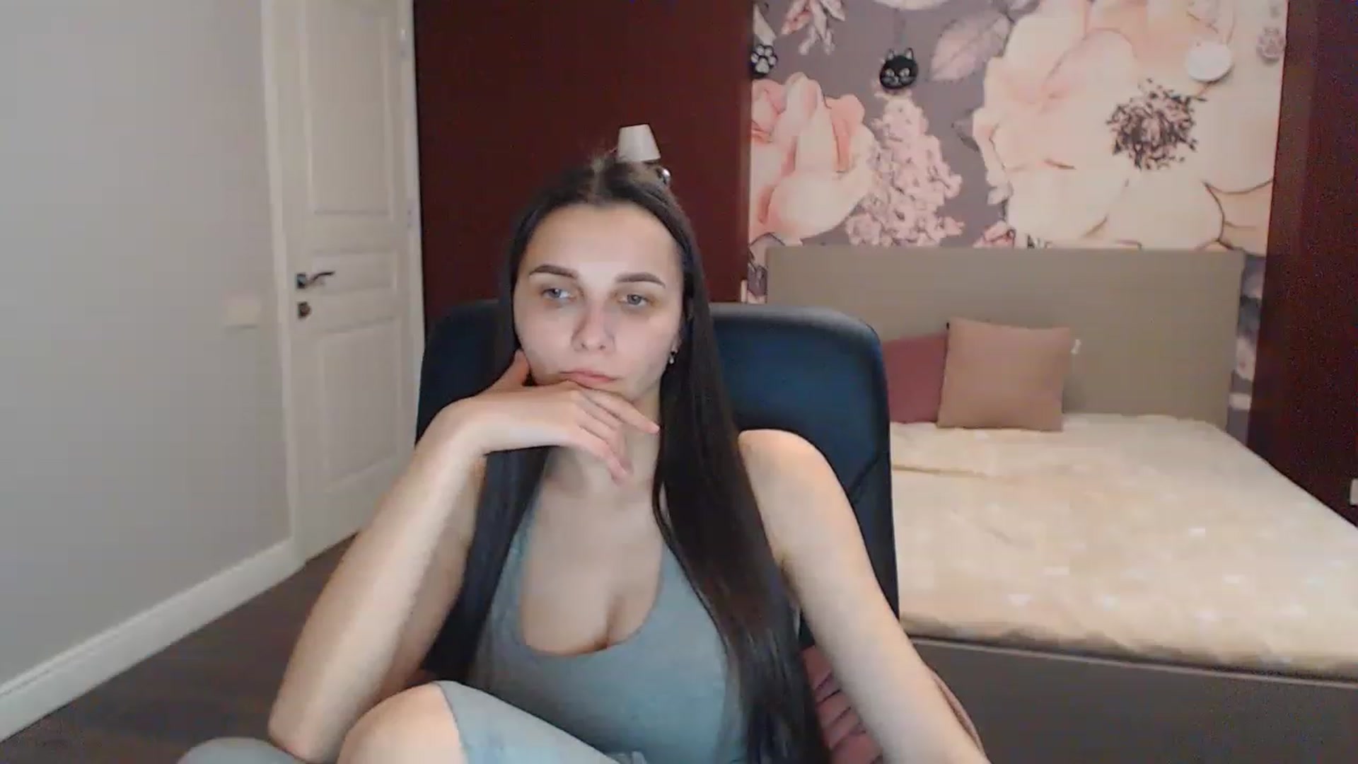 Gallery image thumbnail from Karina_Mils's myfreecams stream on, 05/01/2023, 10:09 image 3 of 20