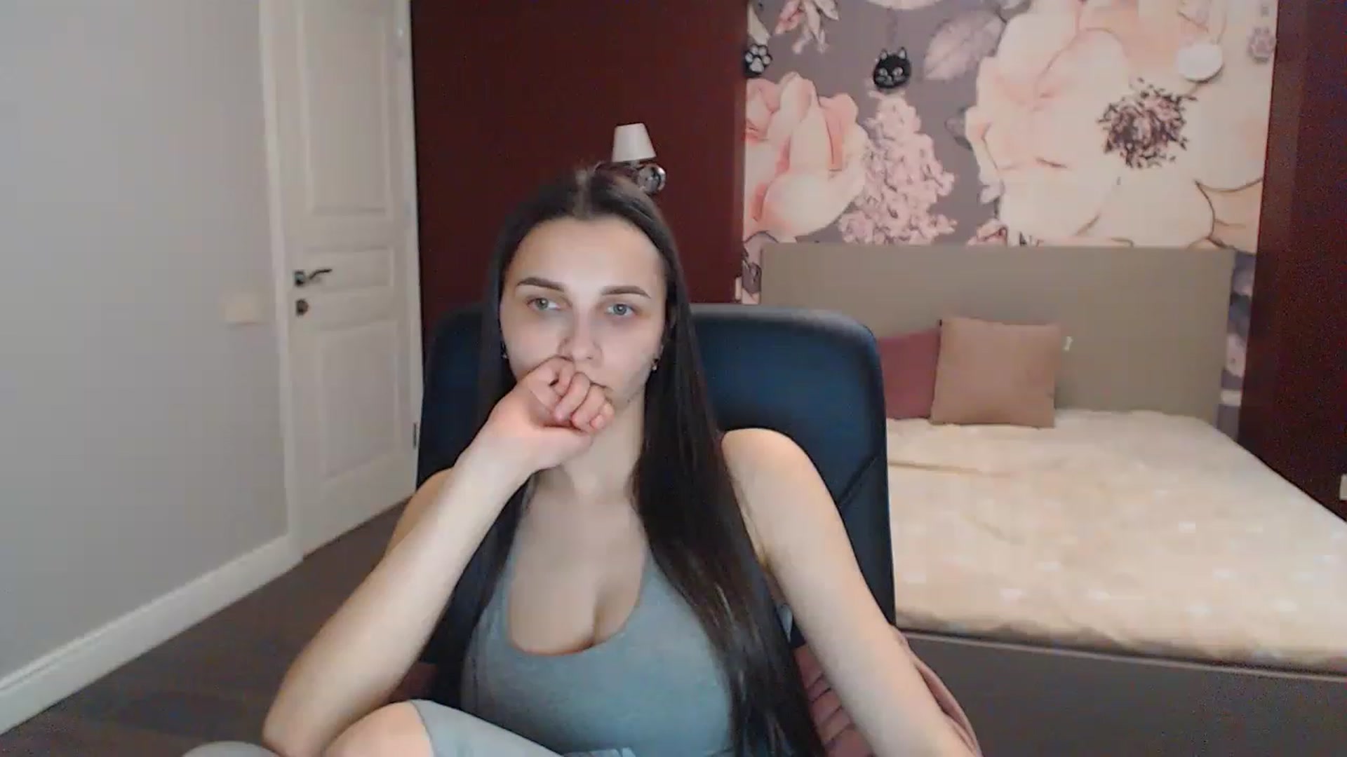 Gallery image thumbnail from Karina_Mils's myfreecams stream on, 05/01/2023, 10:09 image 10 of 20