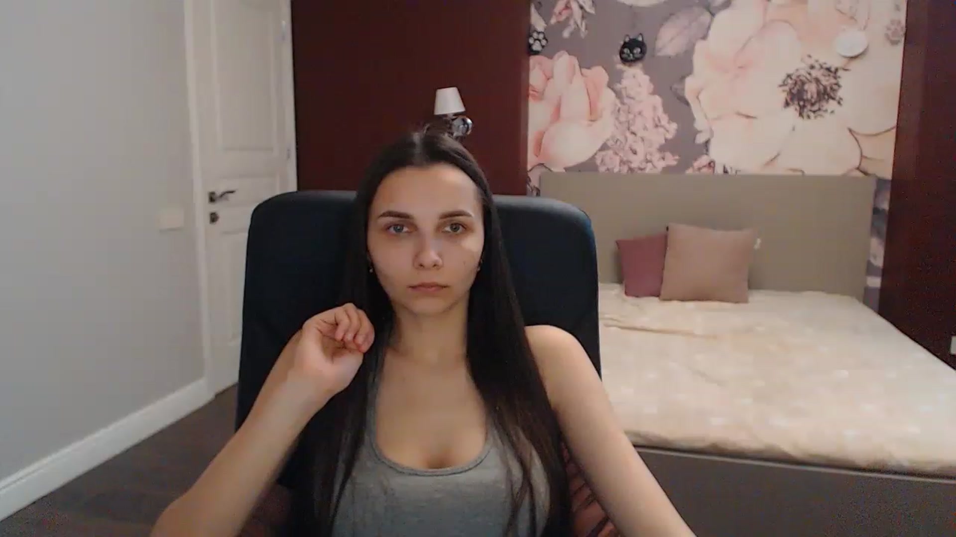 Gallery image thumbnail from Karina_Mils's myfreecams stream on, 05/01/2023, 10:09 image 14 of 20