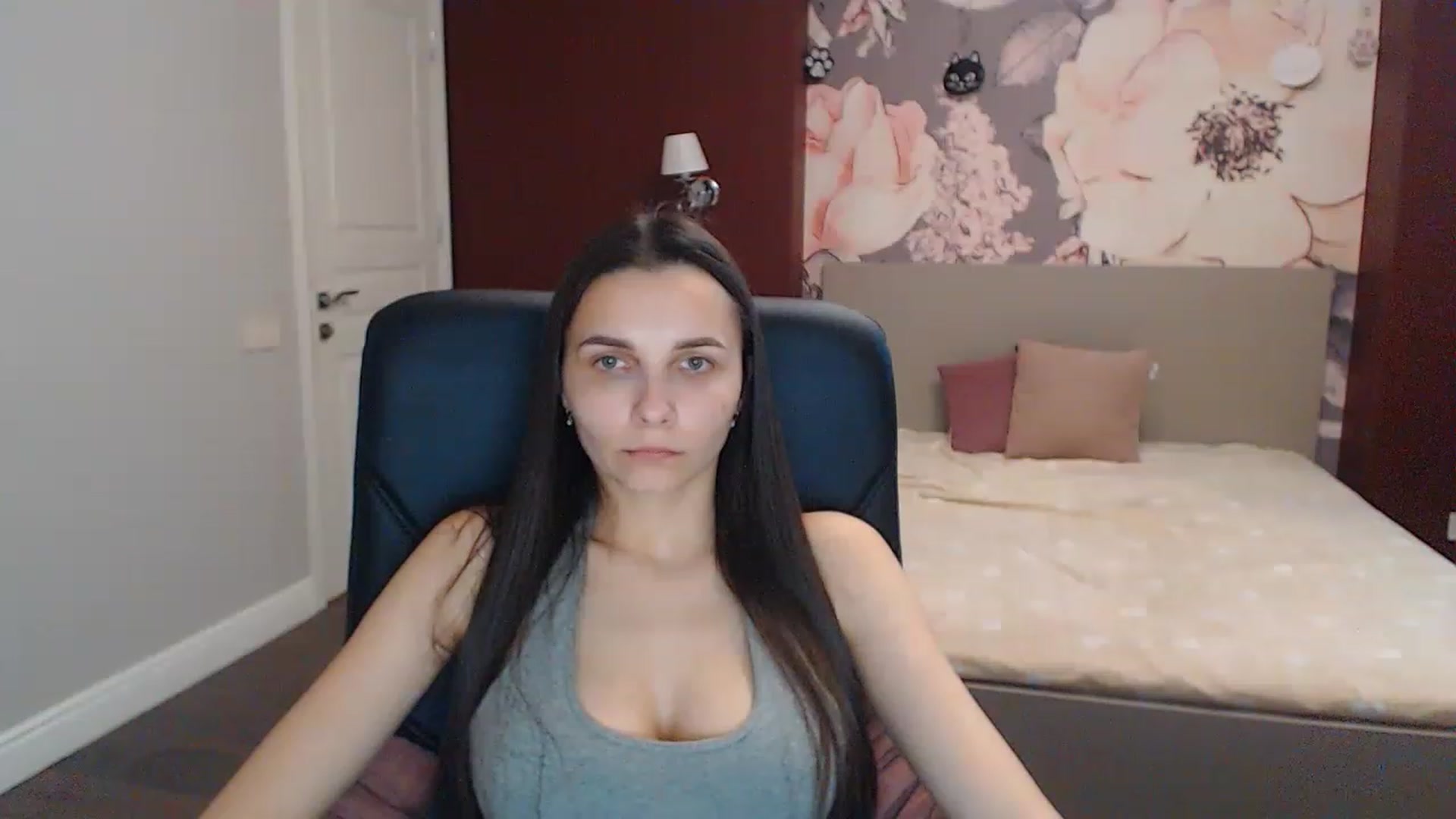 Gallery image thumbnail from Karina_Mils's myfreecams stream on, 05/01/2023, 10:09 image 17 of 20