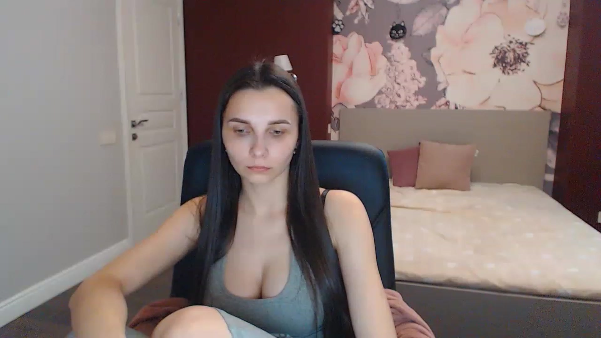 Gallery image thumbnail from Karina_Mils's myfreecams stream on, 05/01/2023, 10:09 image 20 of 20