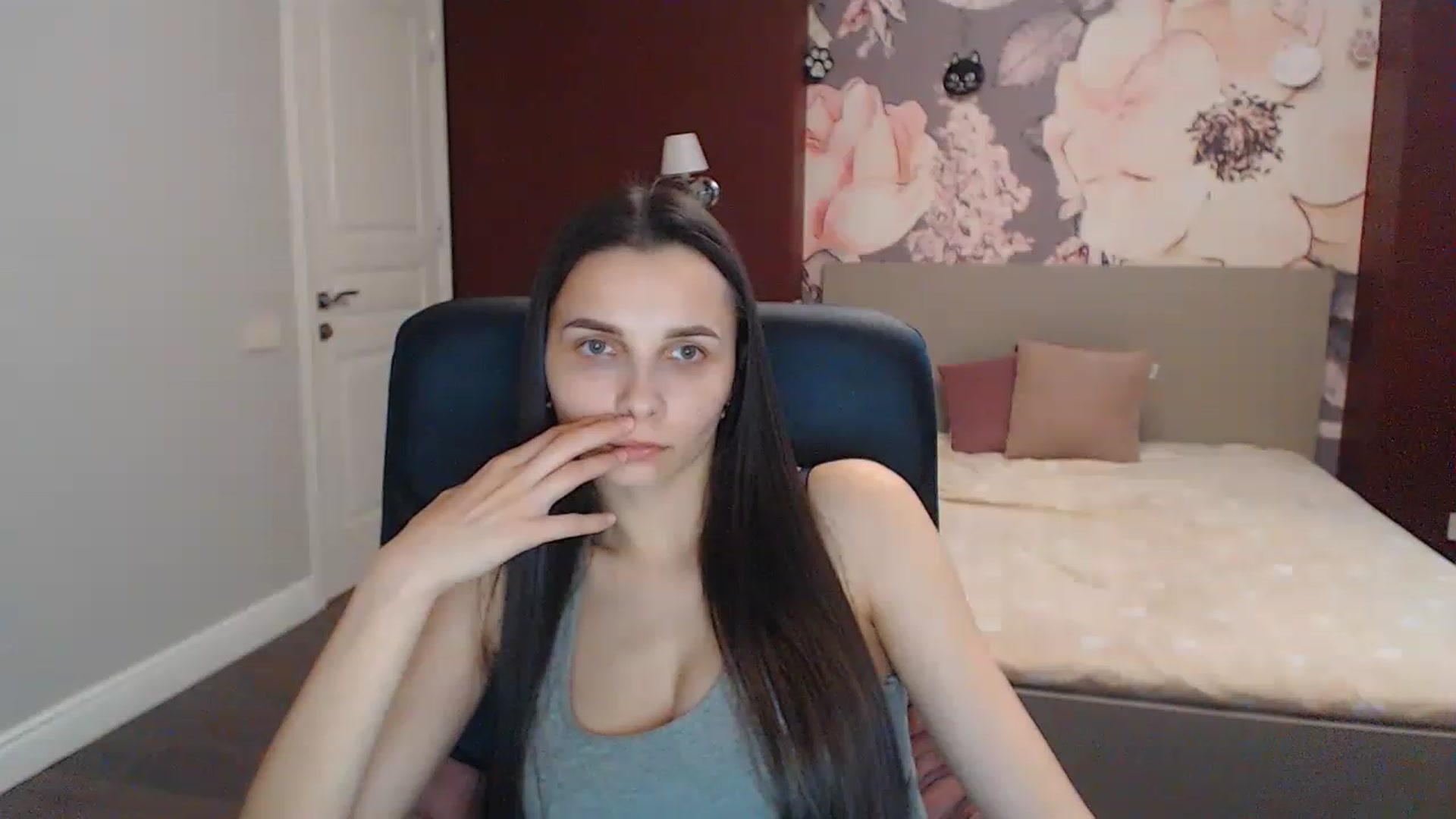 Gallery image thumbnail from Karina_Mils's myfreecams stream on, 05/01/2023, 10:09 image 12 of 20