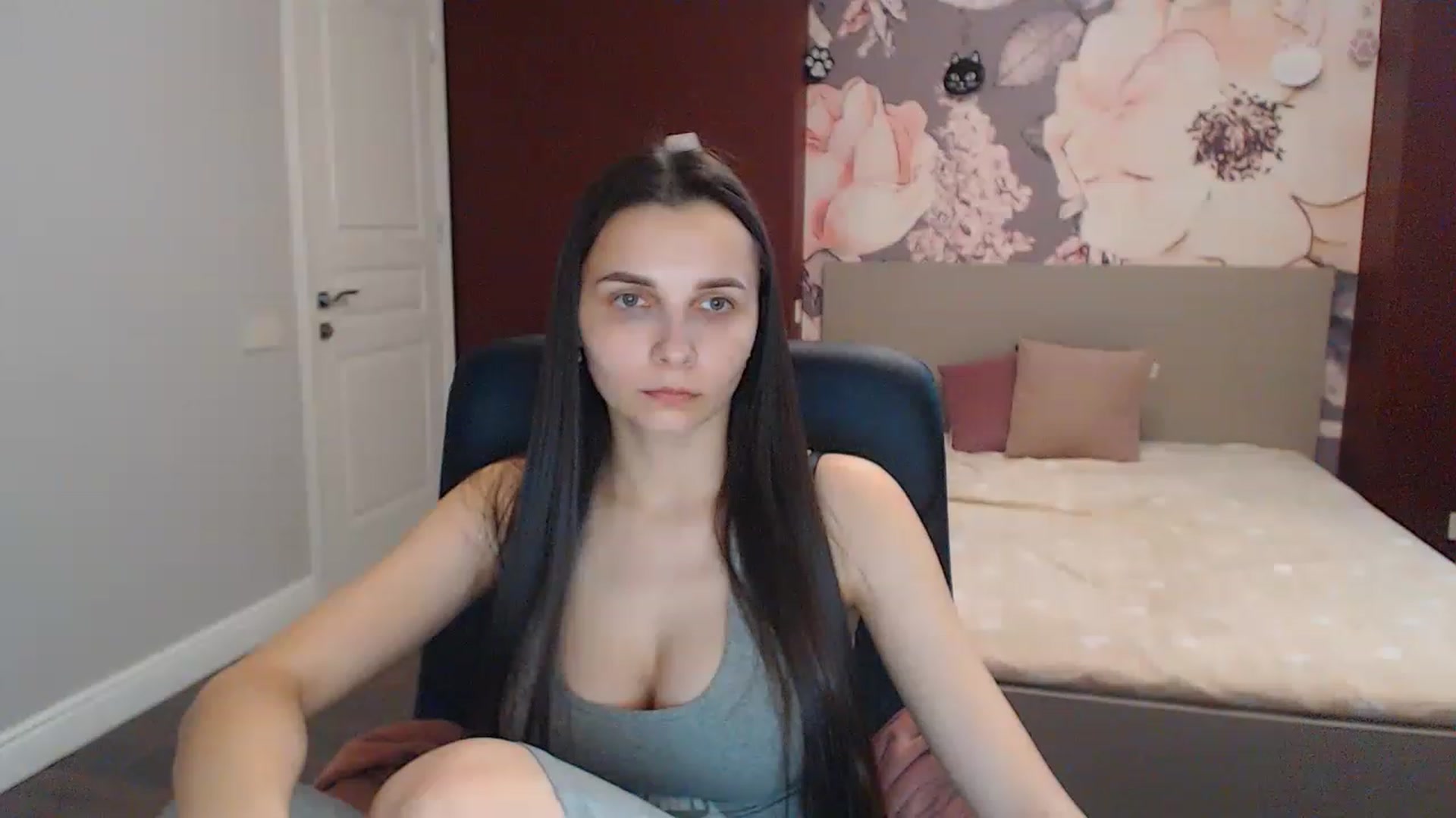 Gallery image thumbnail from Karina_Mils's myfreecams stream on, 05/01/2023, 10:09 image 19 of 20