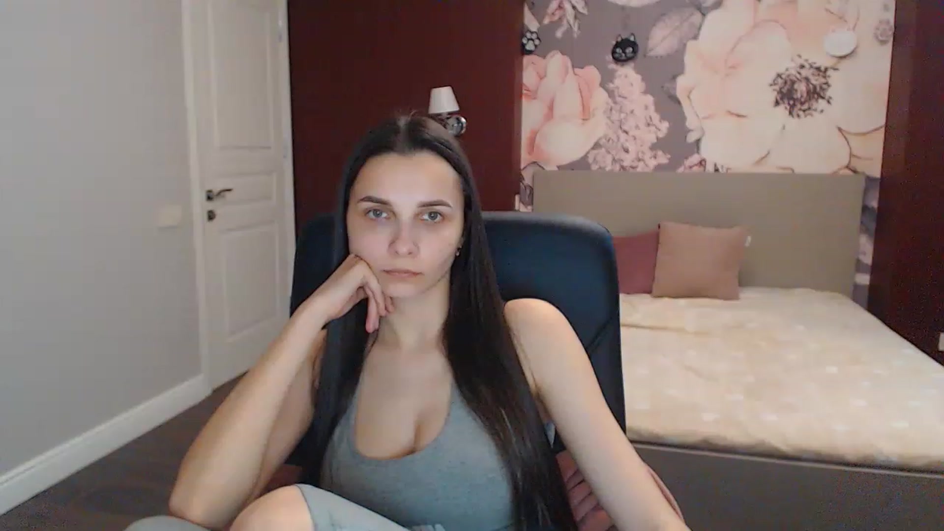 Gallery image thumbnail from Karina_Mils's myfreecams stream on, 05/01/2023, 10:09 image 8 of 20