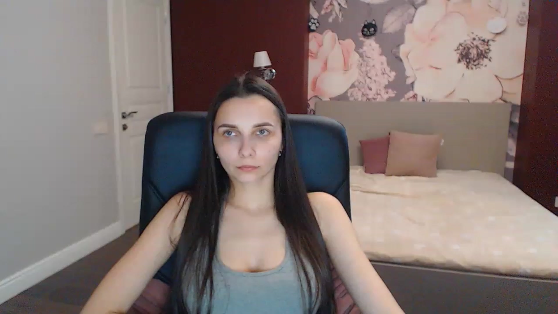 Gallery image thumbnail from Karina_Mils's myfreecams stream on, 05/01/2023, 10:09 image 13 of 20