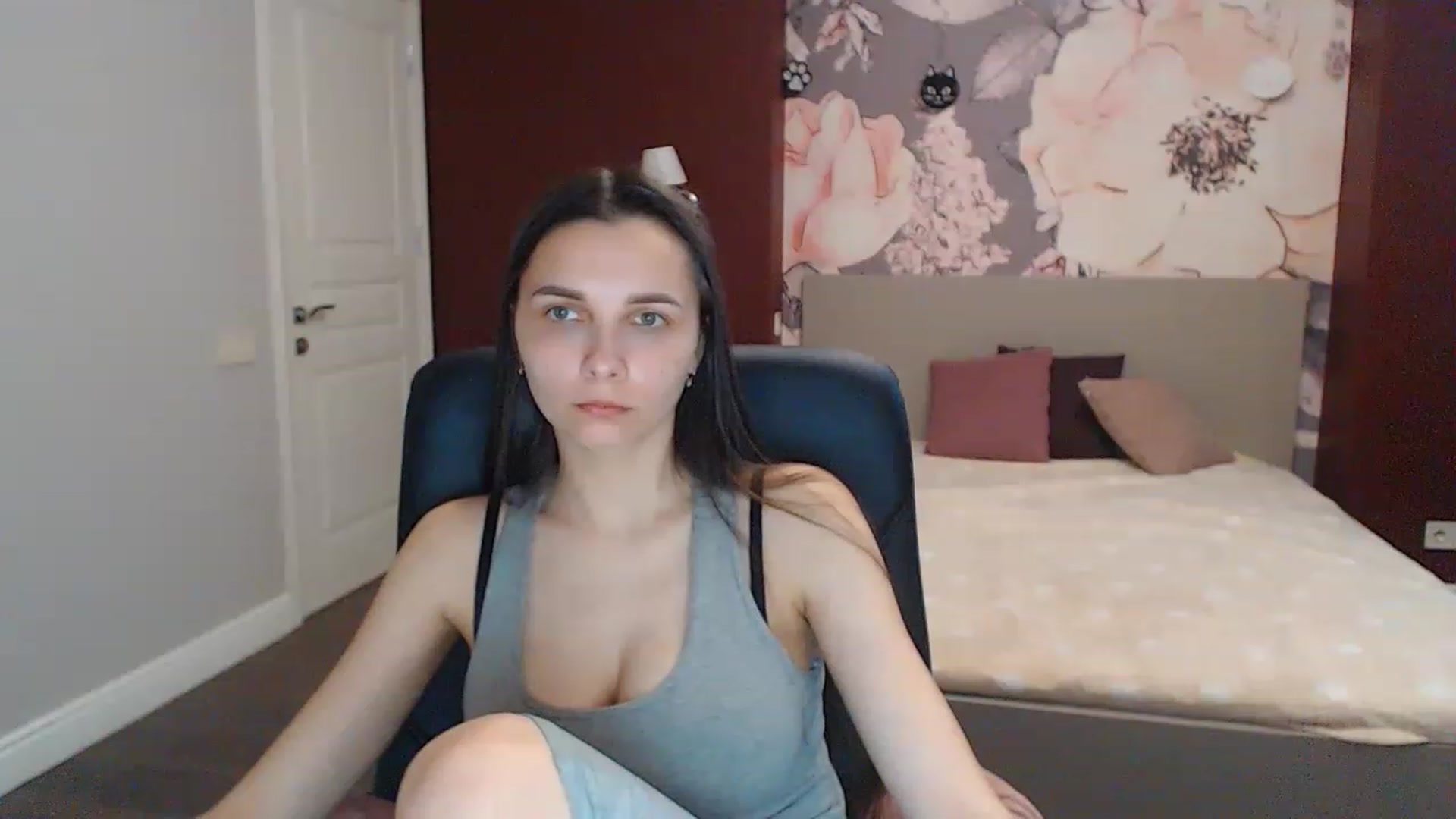 Gallery image thumbnail from Karina_Mils's myfreecams stream on, 05/03/2023, 10:00 image 12 of 20