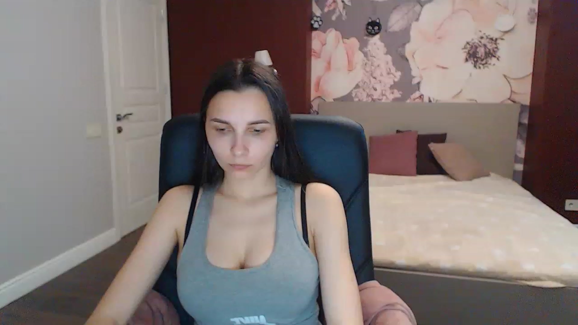 Gallery image thumbnail from Karina_Mils's myfreecams stream on, 05/03/2023, 10:00 image 19 of 20