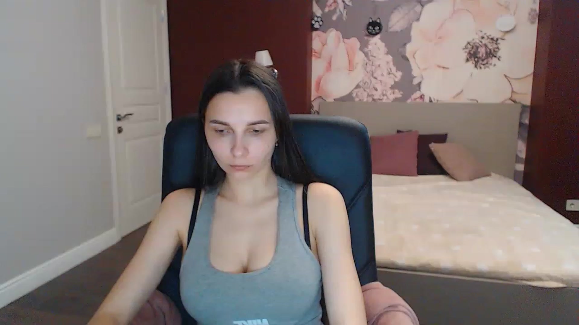 Gallery image thumbnail from Karina_Mils's myfreecams stream on, 05/03/2023, 10:00 image 20 of 20