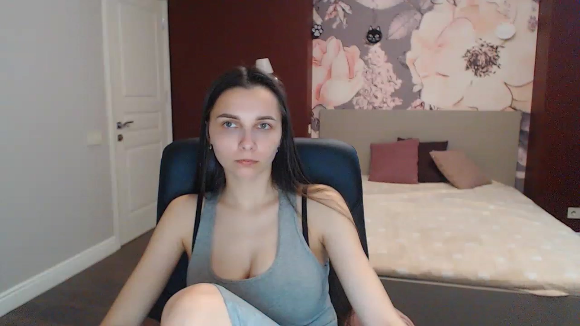 Gallery image thumbnail from Karina_Mils's myfreecams stream on, 05/03/2023, 10:00 image 10 of 20
