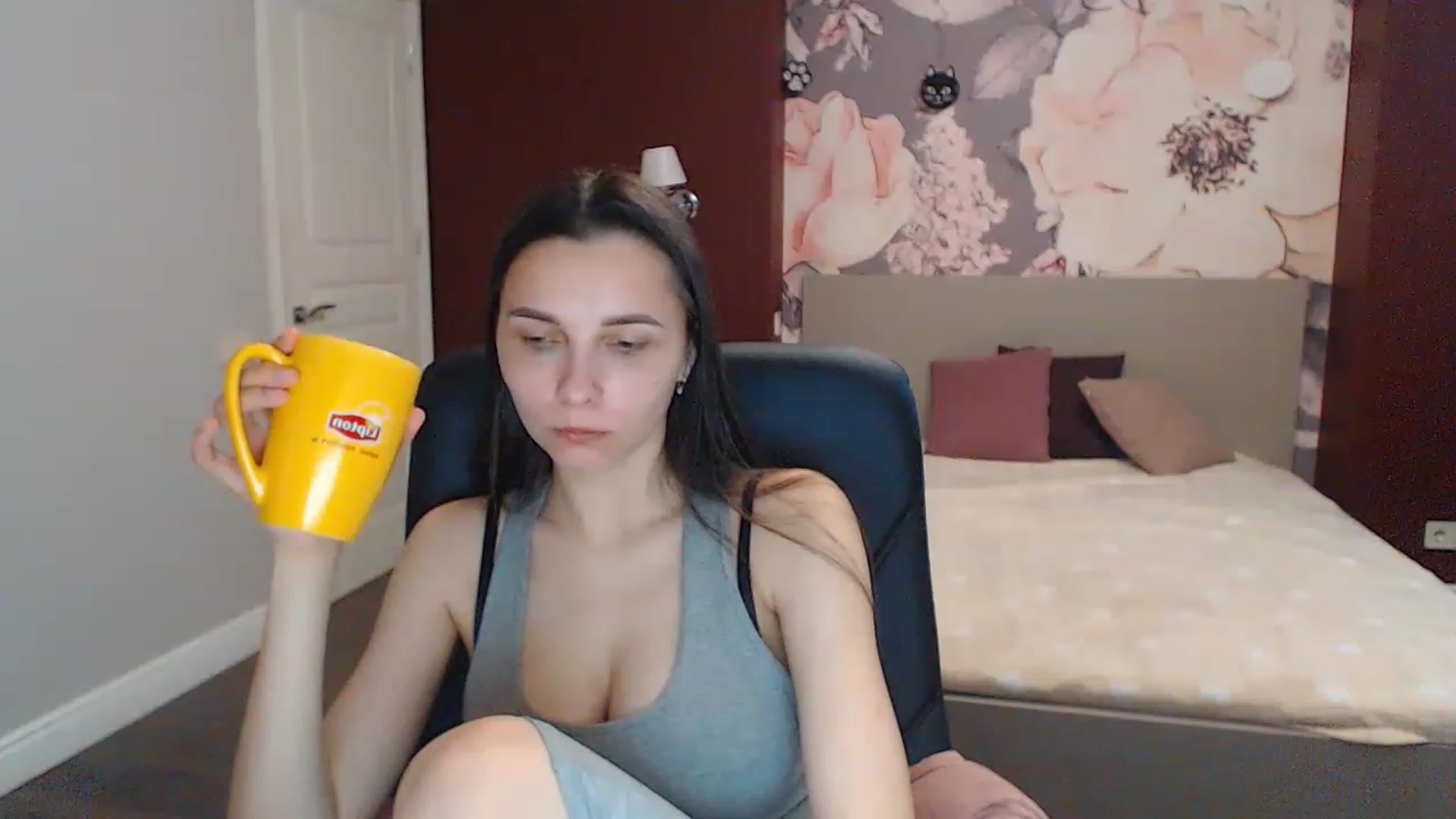 Gallery image thumbnail from Karina_Mils's myfreecams stream on, 05/03/2023, 10:00 image 16 of 20