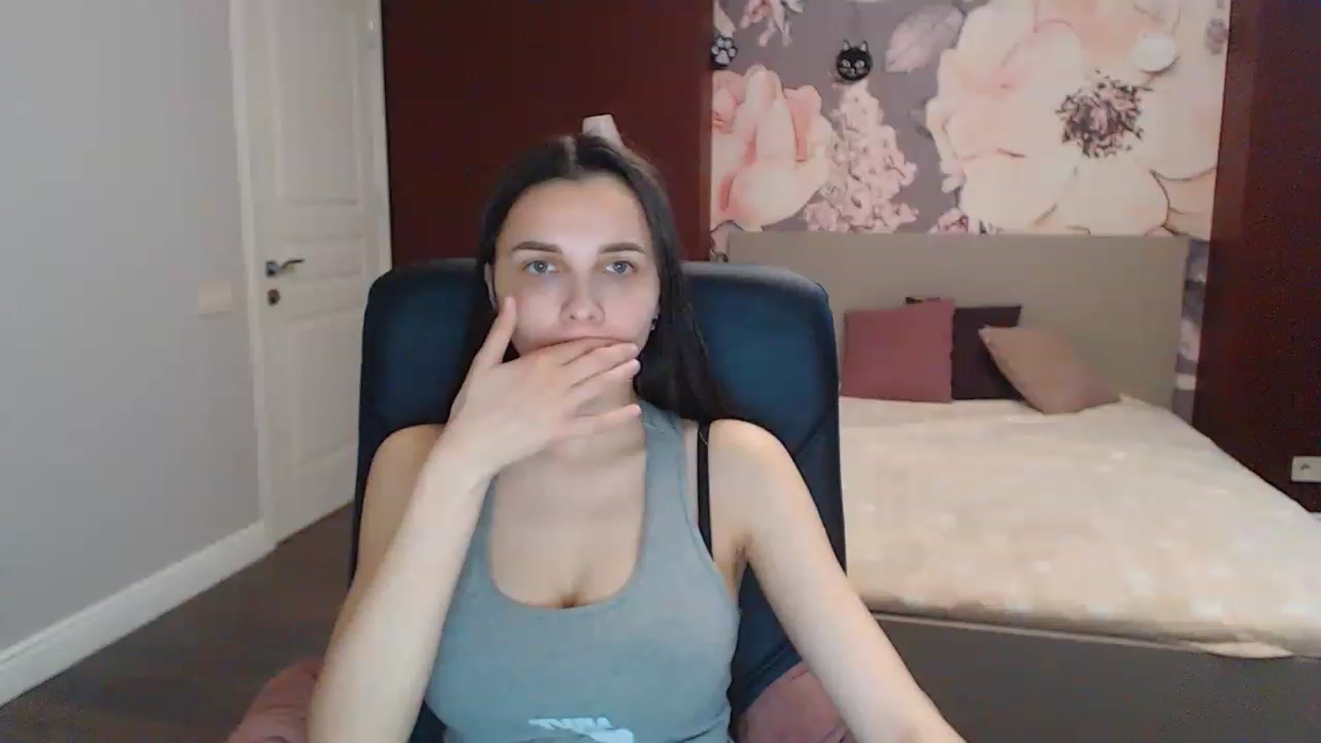 Gallery image thumbnail from Karina_Mils's myfreecams stream on, 05/03/2023, 10:00 image 18 of 20
