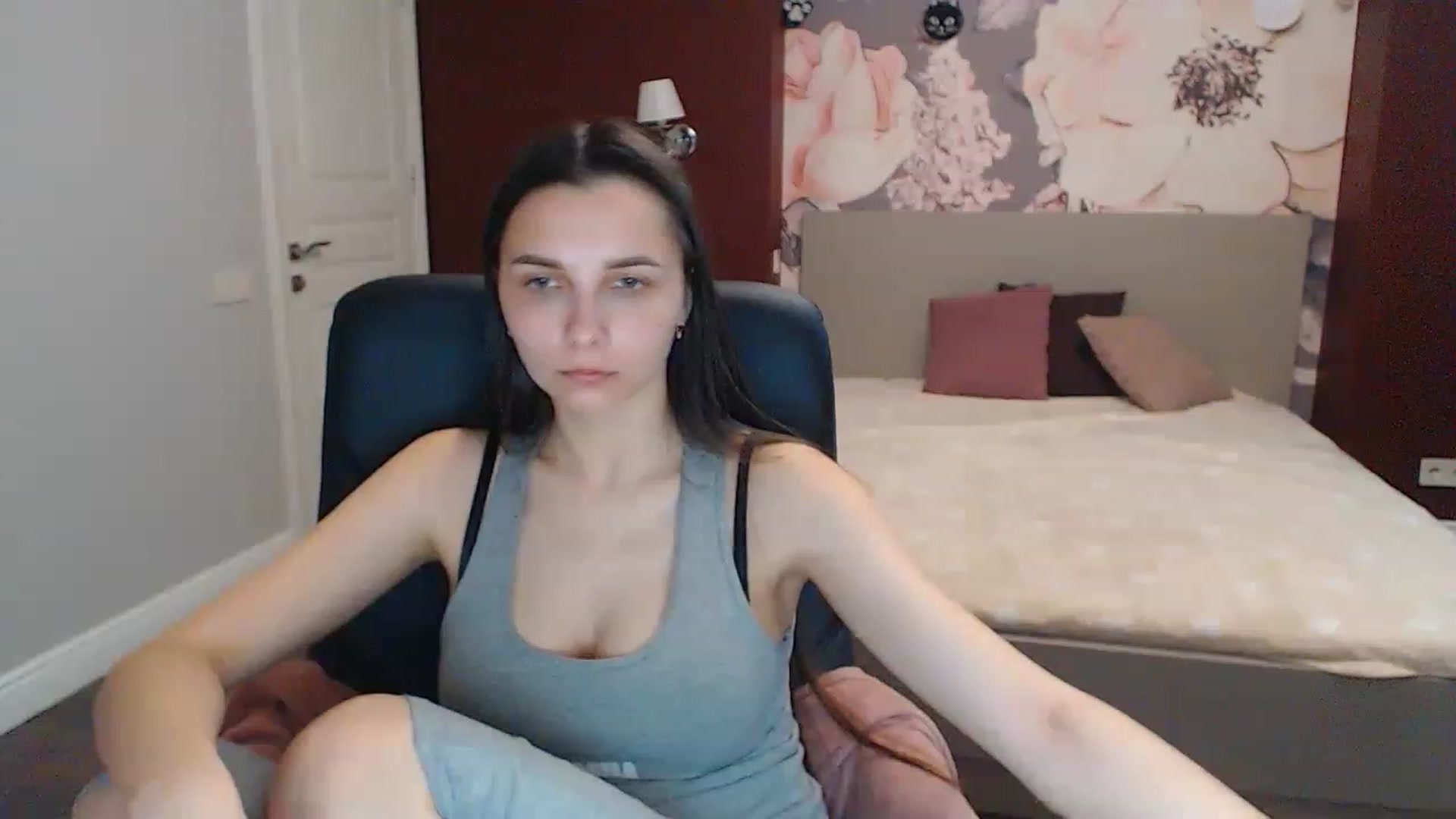 Gallery image thumbnail from Karina_Mils's myfreecams stream on, 05/03/2023, 10:00 image 4 of 20