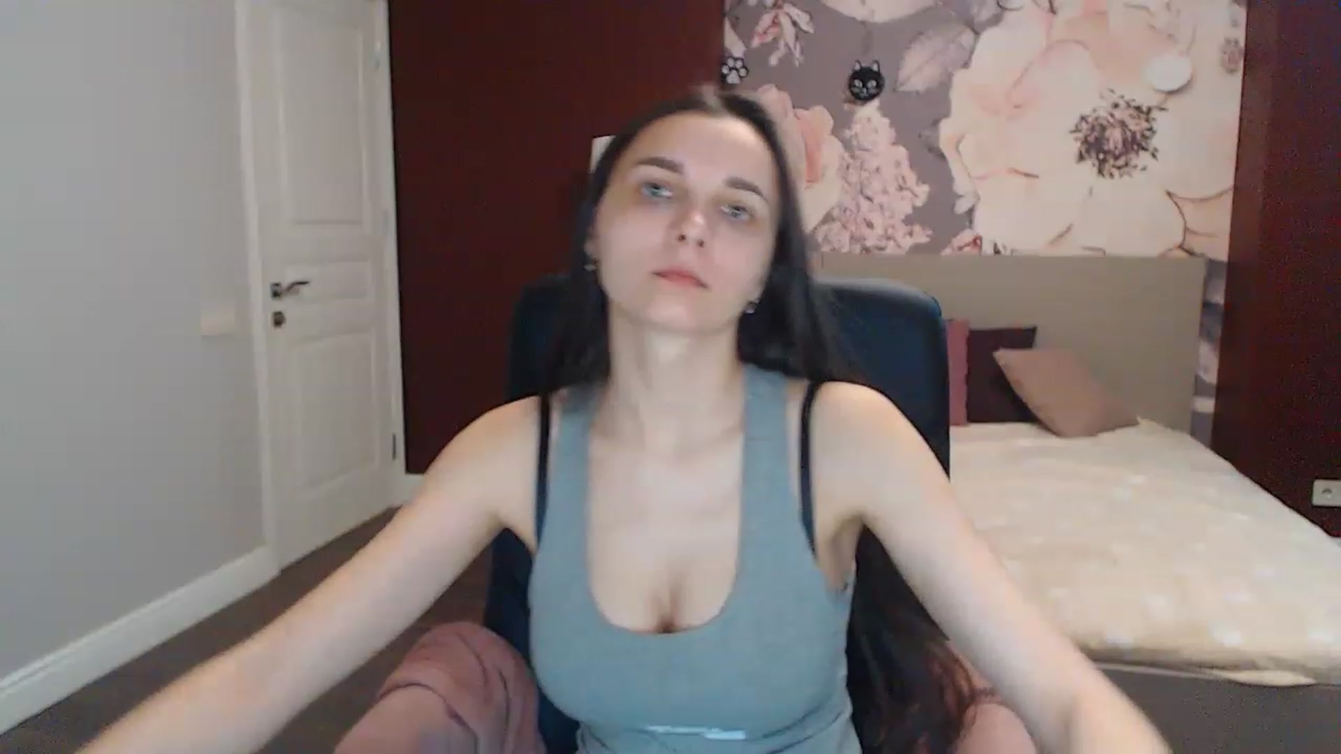 Gallery image thumbnail from Karina_Mils's myfreecams stream on, 05/03/2023, 10:00 image 17 of 20