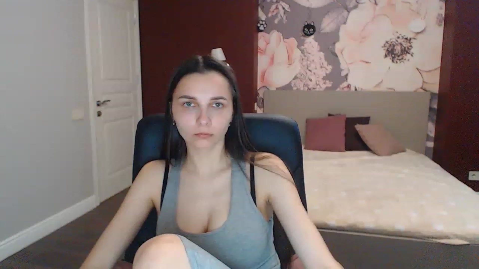 Gallery image thumbnail from Karina_Mils's myfreecams stream on, 05/03/2023, 10:00 image 13 of 20