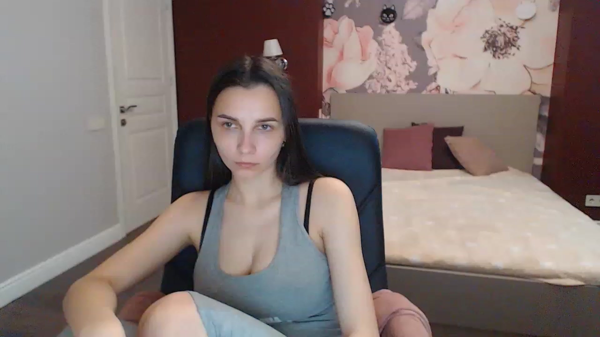 Gallery image thumbnail from Karina_Mils's myfreecams stream on, 05/03/2023, 10:28 image 4 of 20
